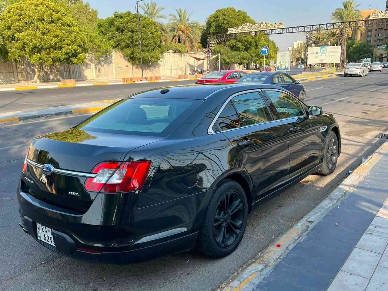 سلام عليكم 
فورد تورس ٢٠١٢
ماشية 200mi
كلين تايتل وصار بيها ربع قطعه بارد بلباب العكس السايق الخلفي ضربتها دراجة 
منضومة تبريد جديدة 
صدر جديد 
نقصها زوج تايرات وحمام فقط
 عنوانها بغداد 
السعر ٩٠ وبيها مجال 
متوازي على البيع لضرف 
***********
