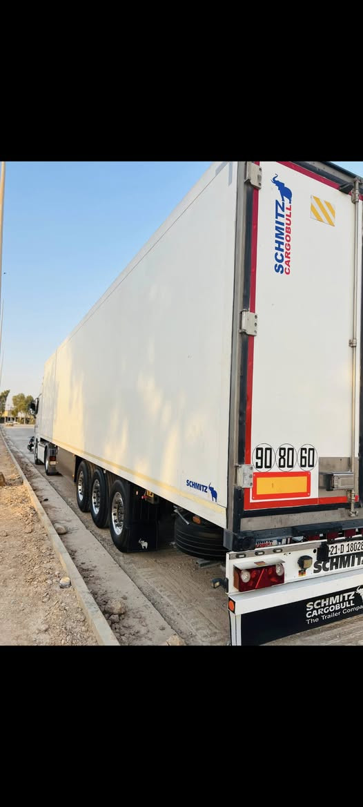 السلام عليكم براد شمتز 
للبيع فصخ وربط سليمانية
سمك 5 جهاز 200غايش عريض 
صندوق عبار تانكي ماء مطبخ ثلاجه 
ويل كروم الماني تخم تاير موديل 2006
شاصي كامل
***********
مكان واسط العزيزية
