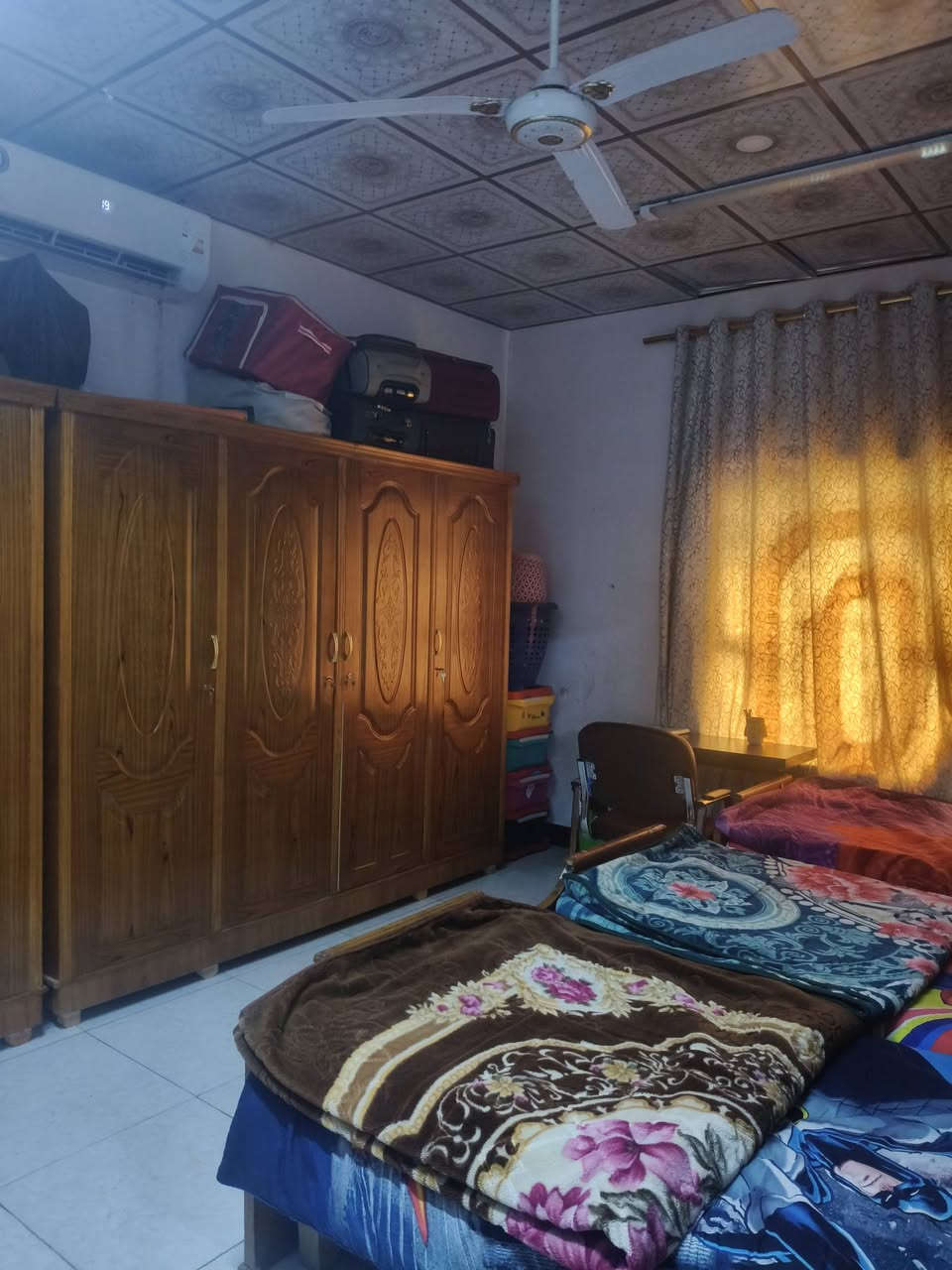 بيت للبيع ابو الخصيب قرب حي العسكري المساحة 300 طابقين 5غرف مطبخ صحيات طابق الاول والثاني كراج 8/5 ديوانية وصالة ودرج مدور. ماي كهرباء تبليط شارع 15متر طابو زراعي السعر 125. هاتف ***********
