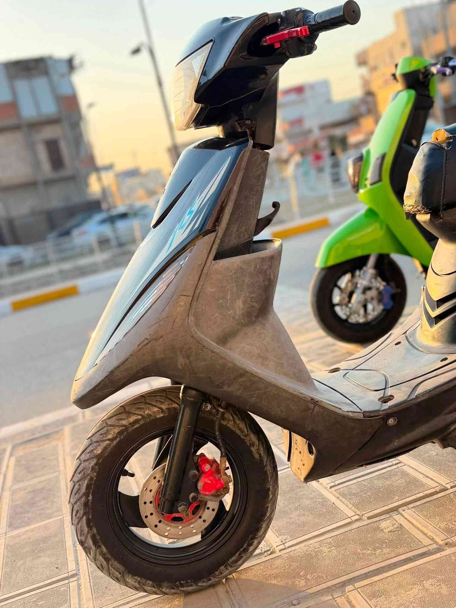 عدله للبيع الدراجه ختم واحد ويا المحرك الدراجه جديده وماصرلها هواي نازله رمبه كدامك النضافه بيها يدات وقبق عمبار كرزي وسلف رياضي ودشيول الكتروني بلادي الباقي كله بلادي كهربائيات كلها شغاله مكاني بابل مركز ***********  سعرها 600 بيها شويه مجال
