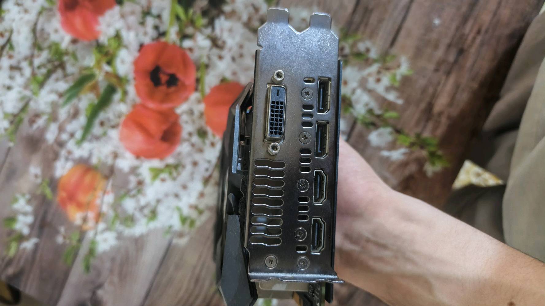 كرت شاشه لبيع 
‎كرت الشاشة (GPU): 
ASUS ROG Strix GTX 1070 Ti 8GB افضل نسخة و جدا نظيف 
السعر 190 الف‎
