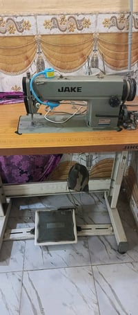 خياطة صناعية "جاكي JAKE" للبيع   ​نوع المكينة: مكينة خياطة صناعية درزة...