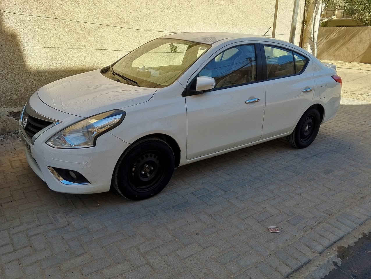 السلام عليكم نيسان صني مصري
موديل 24
مااشيه 93 
بيه جاملغ وربع بنيد صبغ سعره 112
الاستفسار ***********
