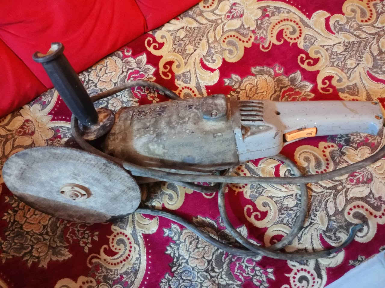 سلام عليكم للبيع دريل همر وكوسرة صناعة اصلية مال اول ياباني على الفحص ب75 الف وبيهن مجال عنوان بغداد ***********
