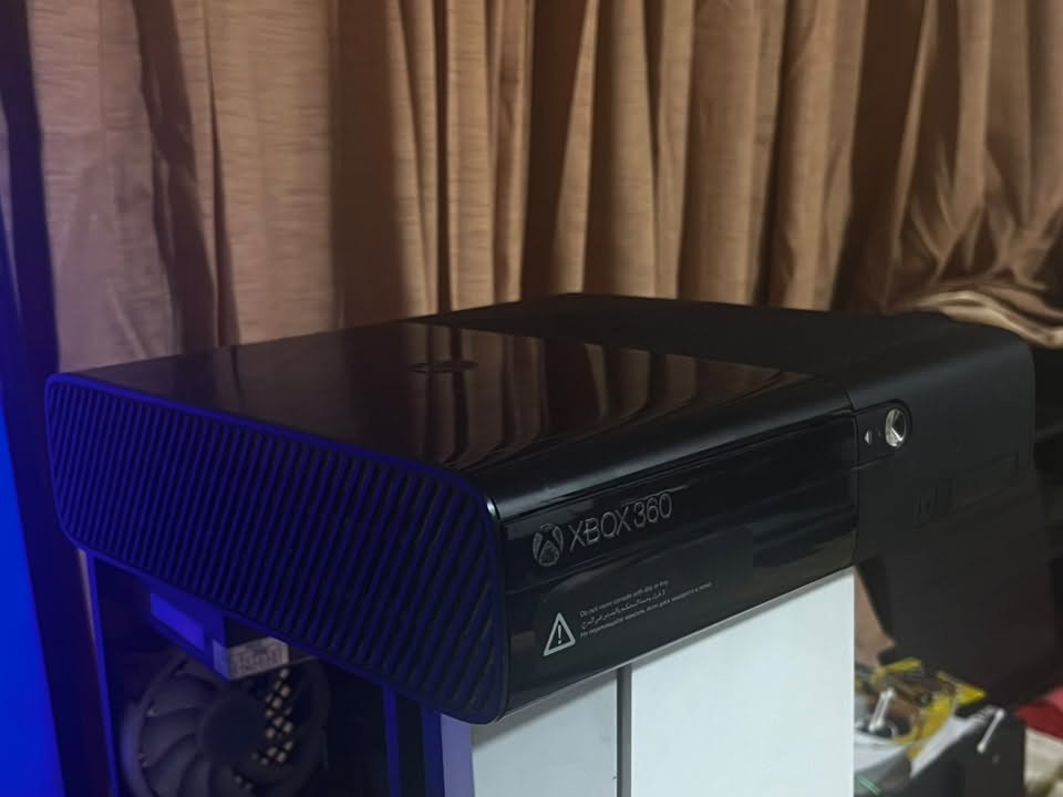 xbox 360 super  slim للبيع
الملحقات: 
-يدتين نظيفات  
-٨ اقراص 
-٤ بطاريات مال يدات ويا (وحدة من عدهم شحن من دون الكيبل)
-يدة ثالثة واير انطيها فحم 
-يدة والمحولة والجهاز بلاديات ممفتوحات
-التوصيل مجاني
-السعر ١٢٠ الف قفل 
-تفاصيل الجهاز وفحصه كدامك اشوفك بالخاص الواتس
*********** 
الالعاب الي بالهارد : 
Assassin creed rogue
Bf4
Blur
Bully
Cod4
Cod Black ops 1
Cod Black ops 2 
Cod Black ops 3
Captain America 
Cod world at war 
Crash mind over mutant 
Dishonored
Fifa 19
Fifa street 
Homefront
Just cause 2
Minecraft 
Mw3
Mortal kombat 
Pes 2016
Pes 2021
Pes 2006
Rdr 1
Resident evil 6
Rise of tomb rider
SB: robotic revenge 
Spongebob heropants
Spongebob truth-sq
Tekkan tag 2
Tom and jerry
Tomb rider 
Yu gi oh 5d’s
