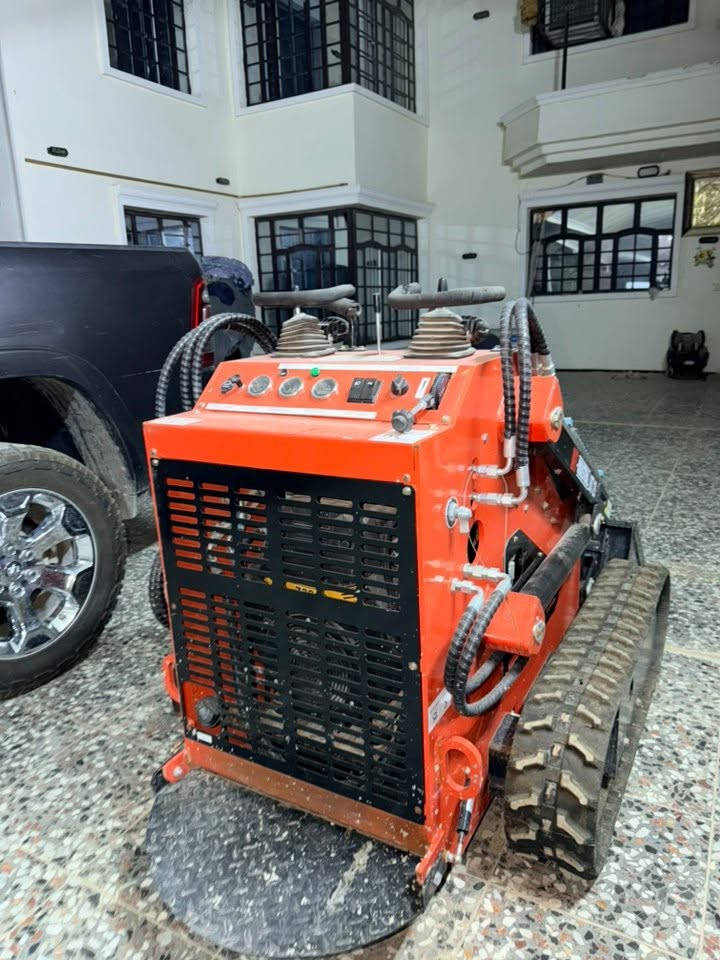 ‎للبيع: ميني شفل واقف مجنزر (AGT LRT 23)
* الماركة: AGT Industrial
* الموديل: LRT23
* الحالة: [ممتازة ]
‎المواصفات المميزة:
* شفل مجنزر (سحّاف) حجم صغير ممتاز للأماكن الضيقة والأزقة.
* نظام قيادة واقف مع لوحة عدادات وهيدروليك كامل.
* هيدروليك إضافي لربط ملحقات متعددة.
* محرك قوي واقتصادي.
‎📍 الموقع: [بغداد / الشعلة] 📞 للتواصل والاستفسار [***********] ل"]

