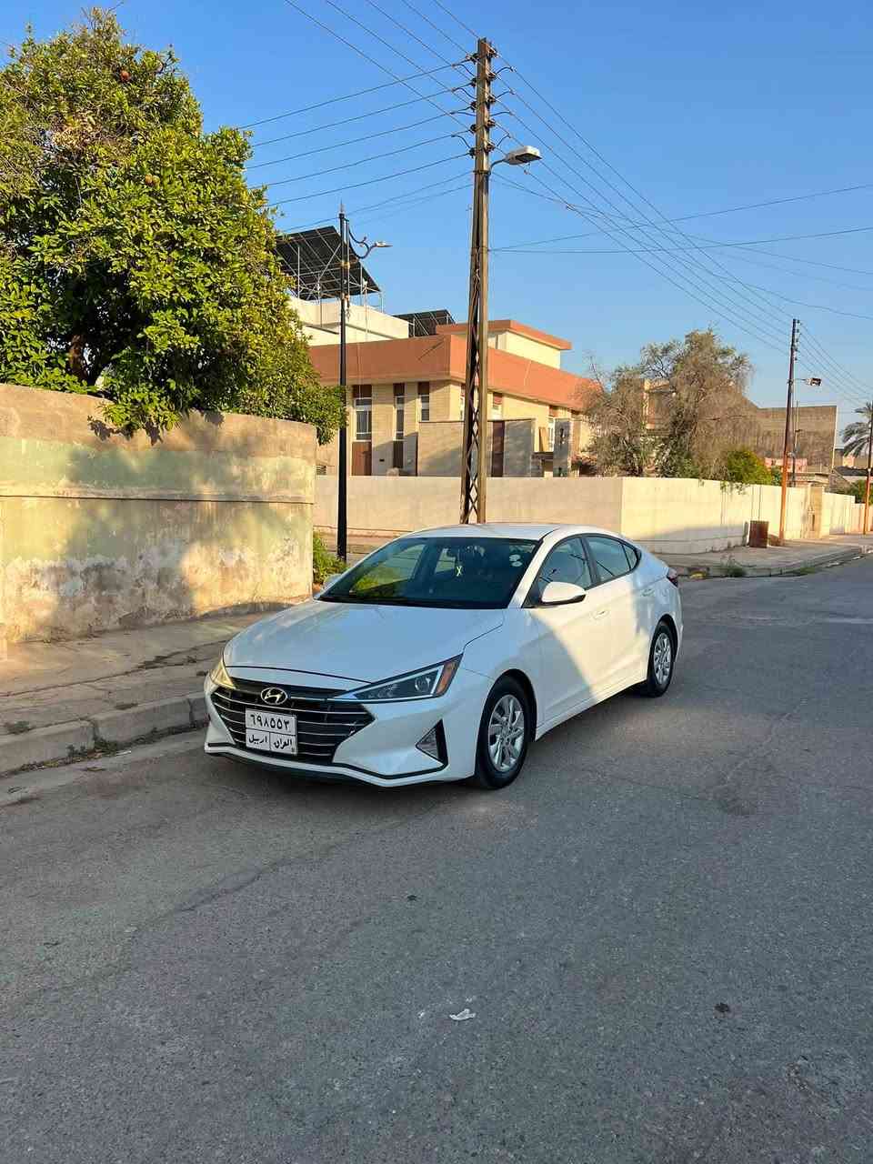 النترا
موديل 2019 
رقم اربيل هزة وسنوية جاهزة شرط التحويل 
بجم كبس بيه شويه صبغ بقبغ صندوك جوا لايت فقط بدون قطره دواخل بشرط 
ويالعراق بيه باب سايق مبدل باصلي فقط 
وباقي سيارة بشرط 
محرك 2000 دوش  بشرط على وضع شركة لا صرف لا نفخ 
كير at مرغوب 
ماشيه 70 
مواصفات كير توماتيك +عادي 
شاشة +كامره 
تحكمات استيرن 
كروز زرعة 
تبريد ثلج
وباقي مواصفات معروفة 
السيارة جديده  على ايد وحده 
مكان السيارة موصل حي العربي 
للاستفسار اتصل على الرقم ***********
