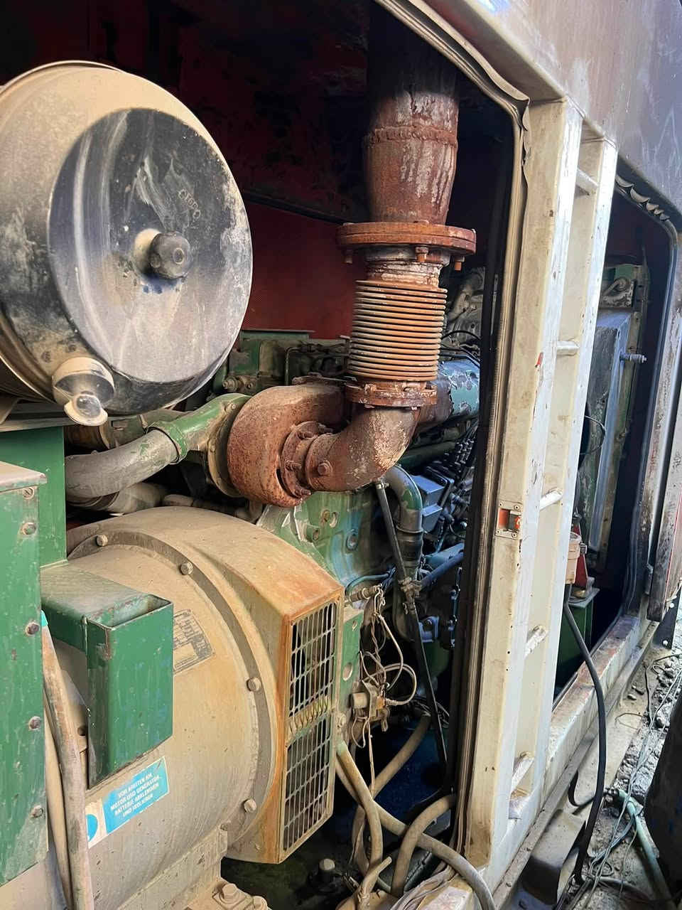 السلام عليكم 
مولده افيكو 250 kv
مولده فولفو 400kv
مكينه هونداي بدون توليد 
للبيع
***********
***********
