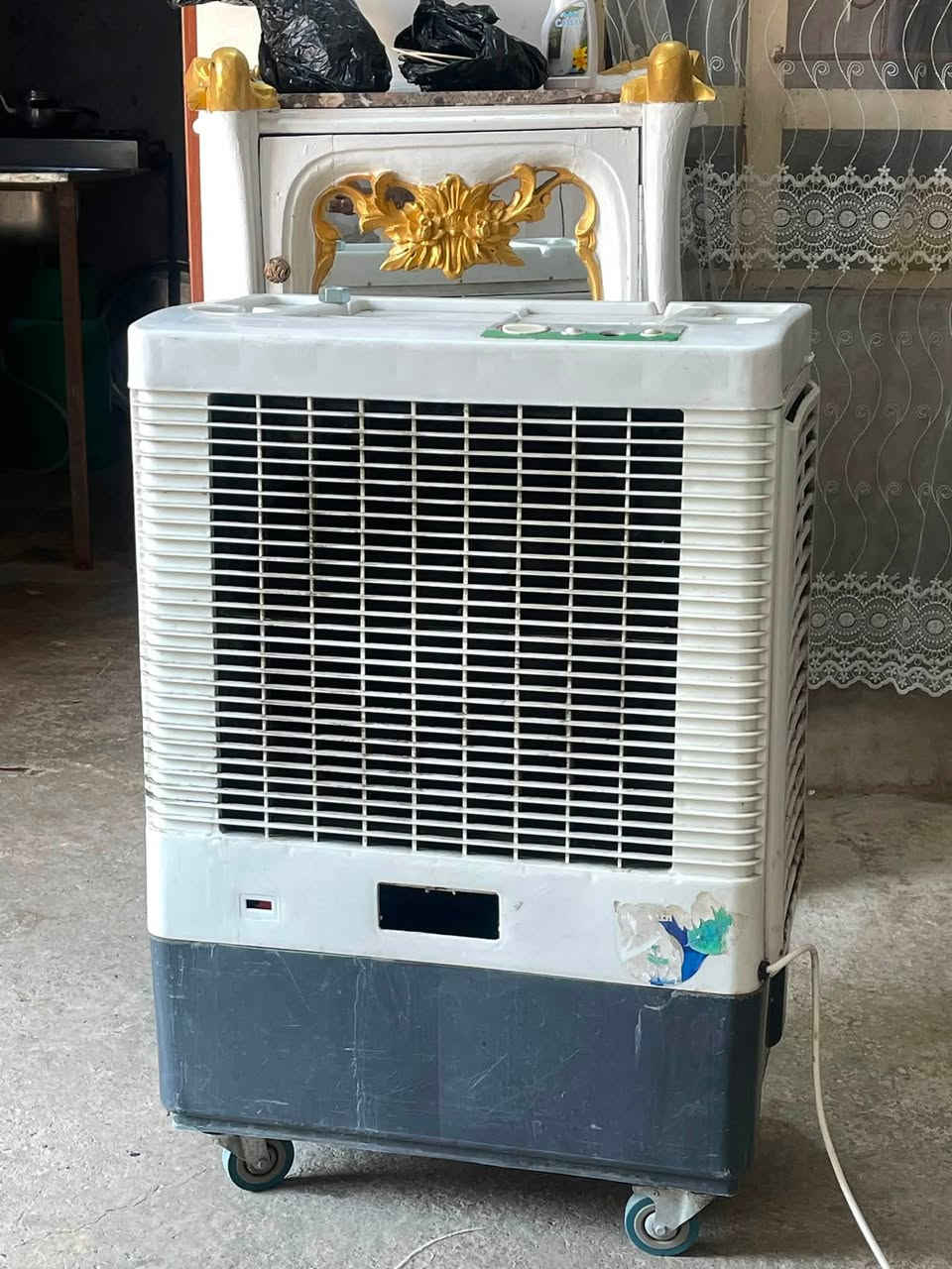للبيع غراض منزلي مبردا معه تنكي 85 بي مجال /// مبردا كوفير سعر 50 ///قنافه تك تلاته نفرات 45 بي مجال ///***********
