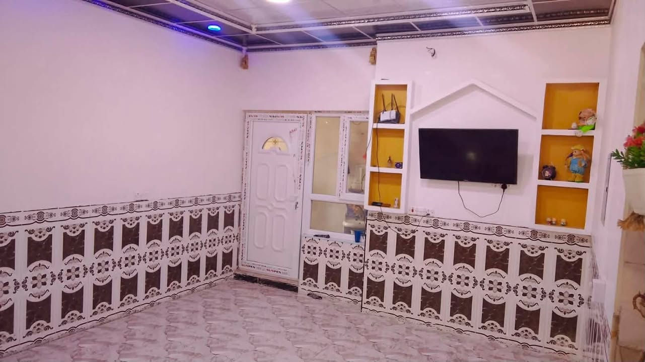 🏡 للبيع بيت مميز  بسعر 55 مليون فقط مساحة 200 م² 📍تكريت _الفرسان مقابل جامعة تكريت 
✨ مواصفات العقار:
▪️ غرفتين  نوم 5*4
▪️ ربعة استقبال بمساحة 7×4 م.
▪️ صالة واسعة بمساحة 6×5 م.
▪️ مطبخ بمساحة 6×3 م.
▪️ صحيات داخلية وخارجية.
▪️ ممر يحيط بالبيت.
▪️ كراج .
▪️ بناء بأساس راقٍ ومتين وقريب من المدارس و جامعة تكريت . 
📍 تكريت _ الفرسان _مقابل جامعة تكريت 
مجاور الملعب فرصة مناسبة للسكن والاستثمار.
📞 للاستفسار والمعاينة:
***********
