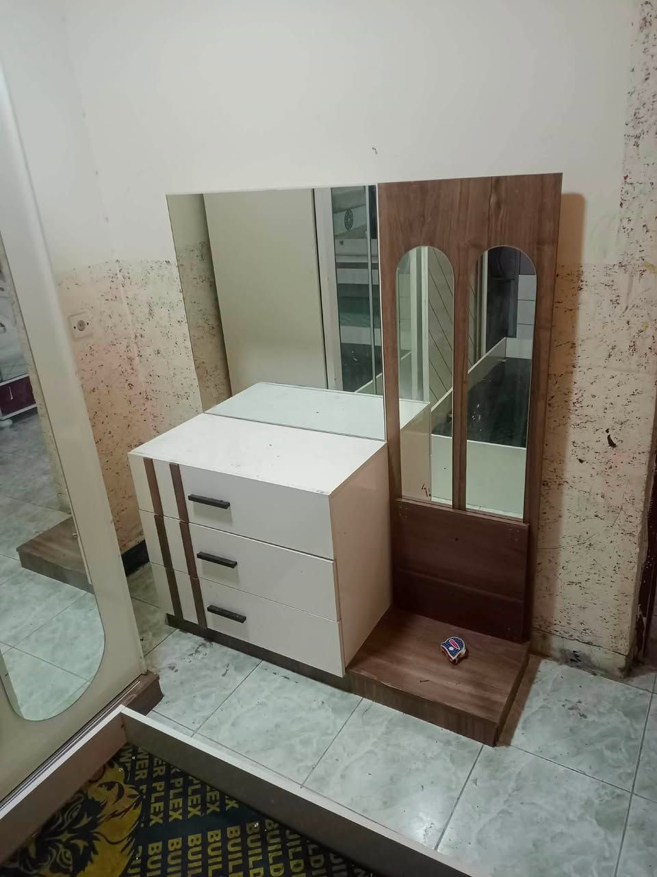 غرفه نوم تركي مستعمل نظيف  للبيع
( سعر250) (‭***********‬) واتساز عنوان كركوك شارع حسابات بصف مطعم باب الحسابات  (5قطعة)
