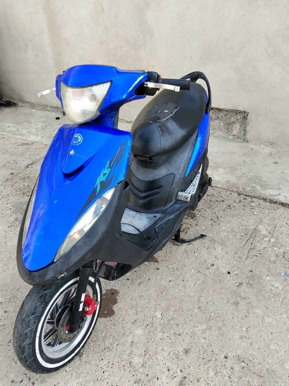ماكس عدلة للبيع سعر 650 الف وبيها مجال بسيط
متاح دراجة ماكس عدلة نظيفة الدراجة كاملة كلشي شغال بيها فقط يعوزلها بطارية 
بيها ويلات رياضية... صالنصة رياضية... يدات رياضي.... بيها اوراق كاملة 
للتواصل واتساب ***********
مكاني الموصل قضاء الحمدانية
