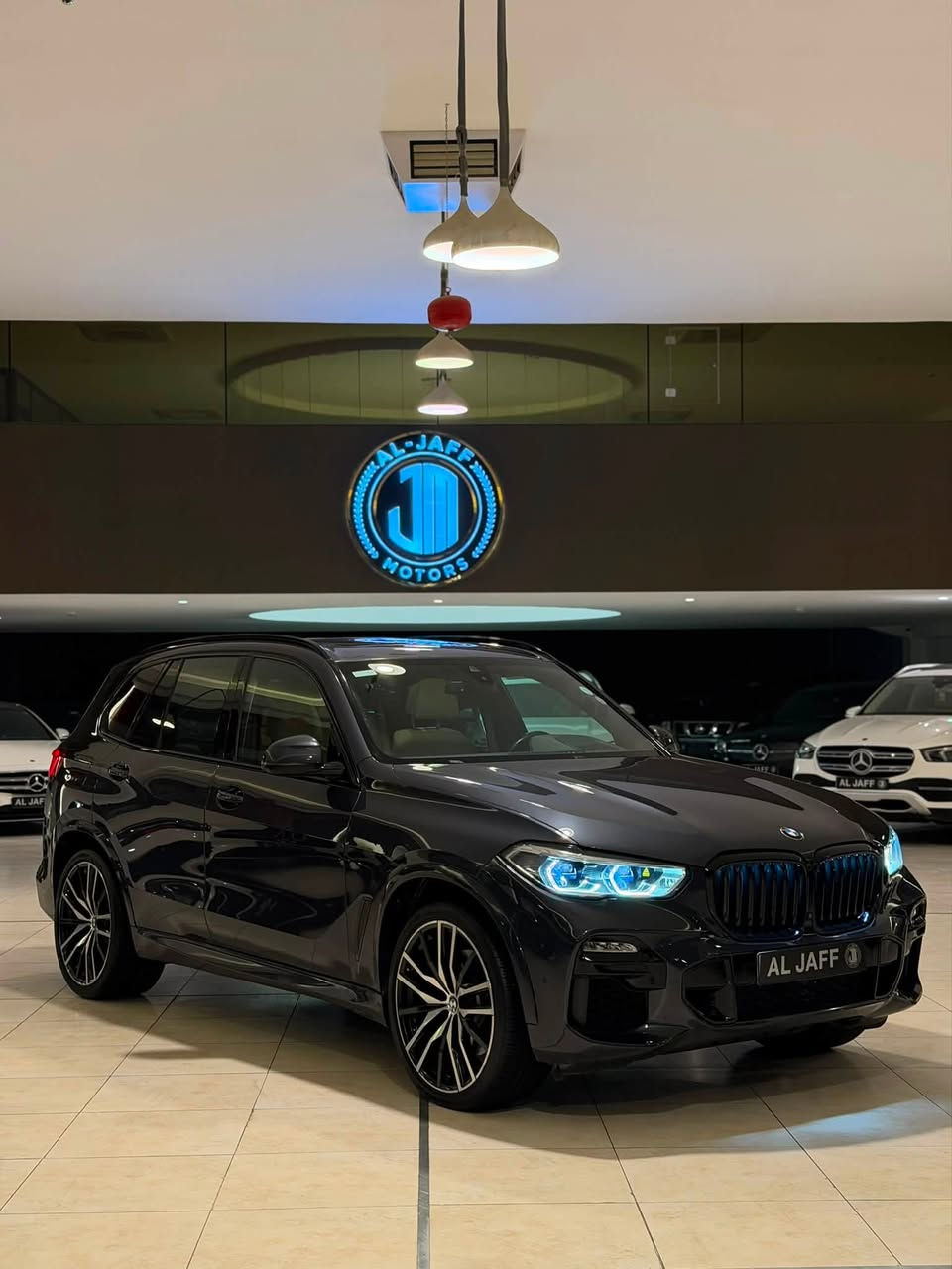 السلام عليكم 
للبيع فقط BMW x5 4.0i M package 
موديل 2021 طلب خاص 
كشنات مساج وسقف روز وبردات ولايتات ليزر و كت M بيلادي وكشنات تدفئه وتبريد وخزن وكهرباء ورادار ونقطة عمياء وقيادة ذاتية وتحديد مسار وگير كرستال وشباك لد وداتا شو وكامرات 360 درجة وصندوك كهرباء وداخل ابيض بيلادي وبصمات وبعد كلش هوايه مواصفات ماشيه 60 الف

السيارة وارد امريكي بيها بدون حادث بيها جاملغ وباب سرقة وراجعات بيلاد بدون صبغ او ايرباك او داخل
وگير ومكينه بشرط والسياره بدون اي نقص

السعر: 365$ ورقه 
للاستفسار : *********** كاوه جمال 
العنوان : السليمانية المعارض الجديده معرض (الجاف)
