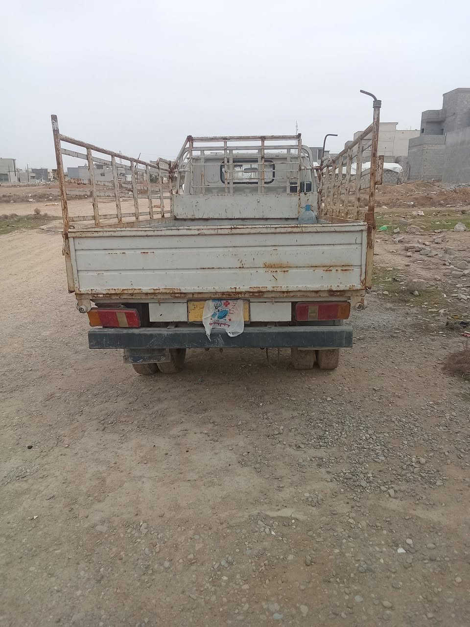 السلام عليكم سياره للبيع او مراوس حمل جانبي صاحبه الشرعي موجود كير شغال محرك شغال شاصي السمك مالو تقريبا قياسو ١٨ سانتيم يتحمل  حصة كاز بيها تصلح انت تعمللها جك واتصير كلاب اي دعمه مابيها اي صبغ مابيها رقم نينوى اتصل***********/ *********** باقي التفاصيل على الخاص
