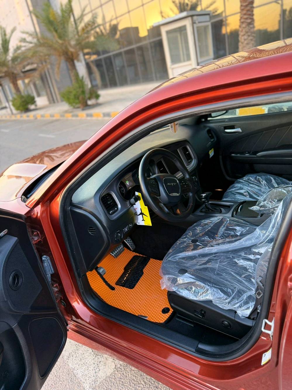 دوج جارجر 23GT بلاك ادشن زيرو
فحص مؤقت اني مستورد 
السعر 235
للتواصل ***********
هلا بيك، شكد ممشى الدوج جارجر بالضبط؟ وهل العداد أصلي بدون أي تصحيح أو تبديل؟: 
زيرو 4الف حقيقي
وين موقع السيارة هسه؟ يعني بأي محافظة/منطقة حتى المشتري يعرف يراجعك؟: 
نجف
ممكن توضحلي شنو مواصفاتها كاملة غير (23GT بلاك ادشن)؟ بيها فتحة، شاشه كبيرة، كاميرا، حساسات، تشغيل بصمة أو أي إضافات؟: 
كراسي حضن كامره حساس لايت زنون بلادي شاشه كبيره 
هل السيارة صبغها وكالة 100% وبيها أي حادث أو سمكرة/رش غير مذكور؟ وإذا بيها ملاحظات تكتبها بصراحة.: 
صور الحادث موجوده
بالنسبة للأوراق: الاستيراد والجمارك والفحص المؤقت كلها مكتملة؟ وشنو آخر سعر وياك وهل السعر قابل للتفاوض؟: 
نعم بأسمي 