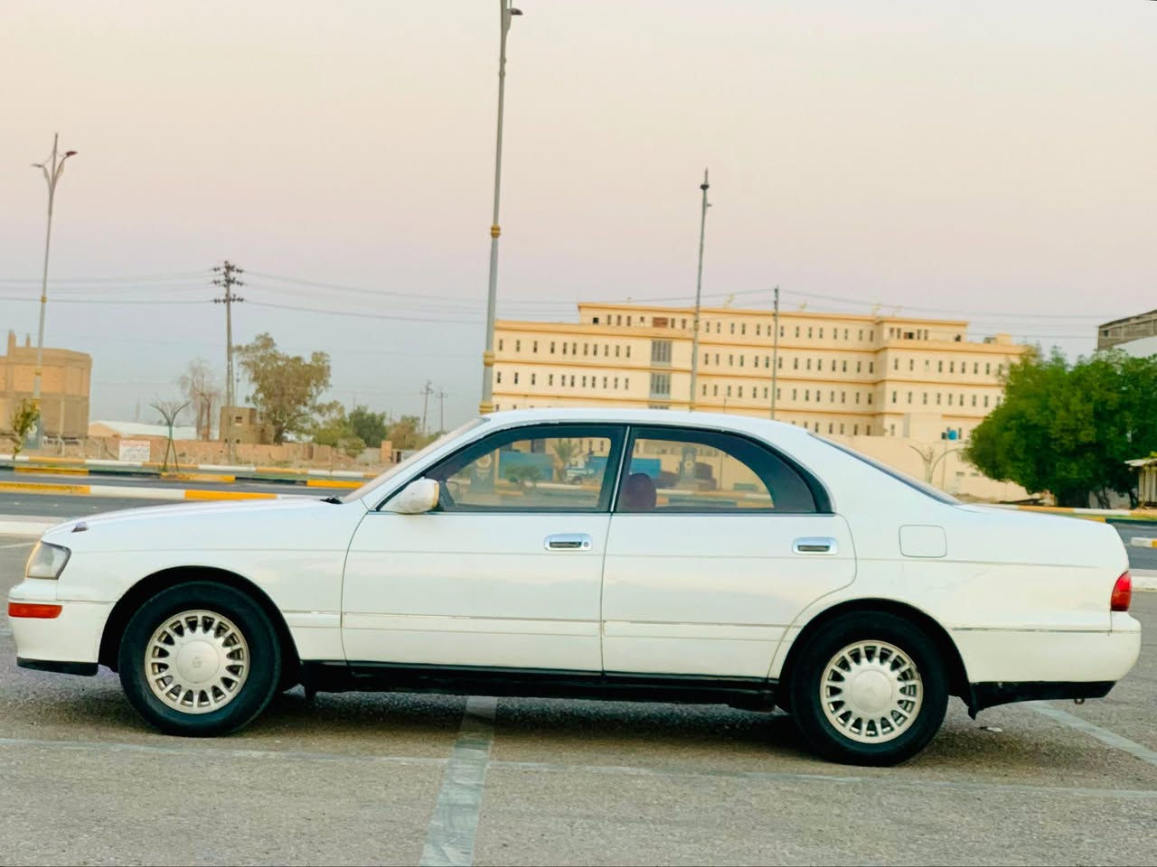 السلام عليكم بطه متصل للبيع موديل 1993 رقم بغداد انكليزي سنويه 2030 سياره كفاله عامه من الكصه ونقل جثه ولعيب شرعي ولصوليات سياره جاهزه من تبريد حداديه تخم تاير كهربائيات كير ومكينه 2500 العنوان كربلاء السعر 55 وبيها مجال للشراي للاستفسار على الرقم ***********
