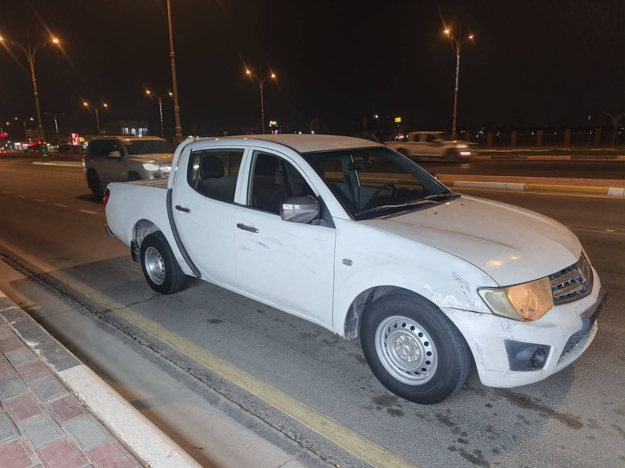 بسم الله الرحمن الرحيم
سلام عليكم 
سياره متسيبوشي 2010 L200
مزاد بابل 
سياره نظافتها مثل مموظحه بتصوير 
داخله جديد كلش 
وكلشي كهربائي شغال
 كشنات الامامي كهربائي شغال
تحكم ستيرن شغال
 شاشه اندرويد كار بلي 
 محرك وكير كفاله
تبريد شغال 
تخم تايل 
مكاني كربلاء 
السعر 68
للاتصال ***********
