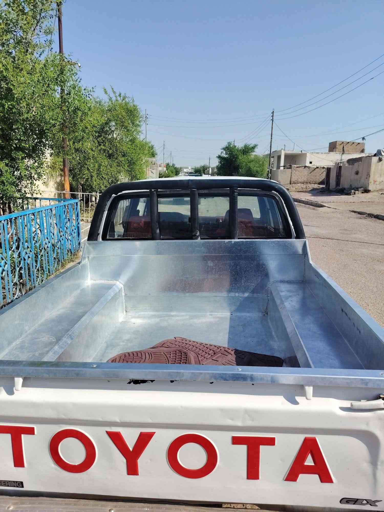 للبيع بيكم جمره موديل 2001
رقم بصره رقم جديد سنويه مجدده ٣٠
السياره حلوه جاهزه تخم تاير وحداديه جديده
السياره بيها حزام بدون ضرر
العنوان ميسان قضاء كميت السعر٧٨
***********
***********
