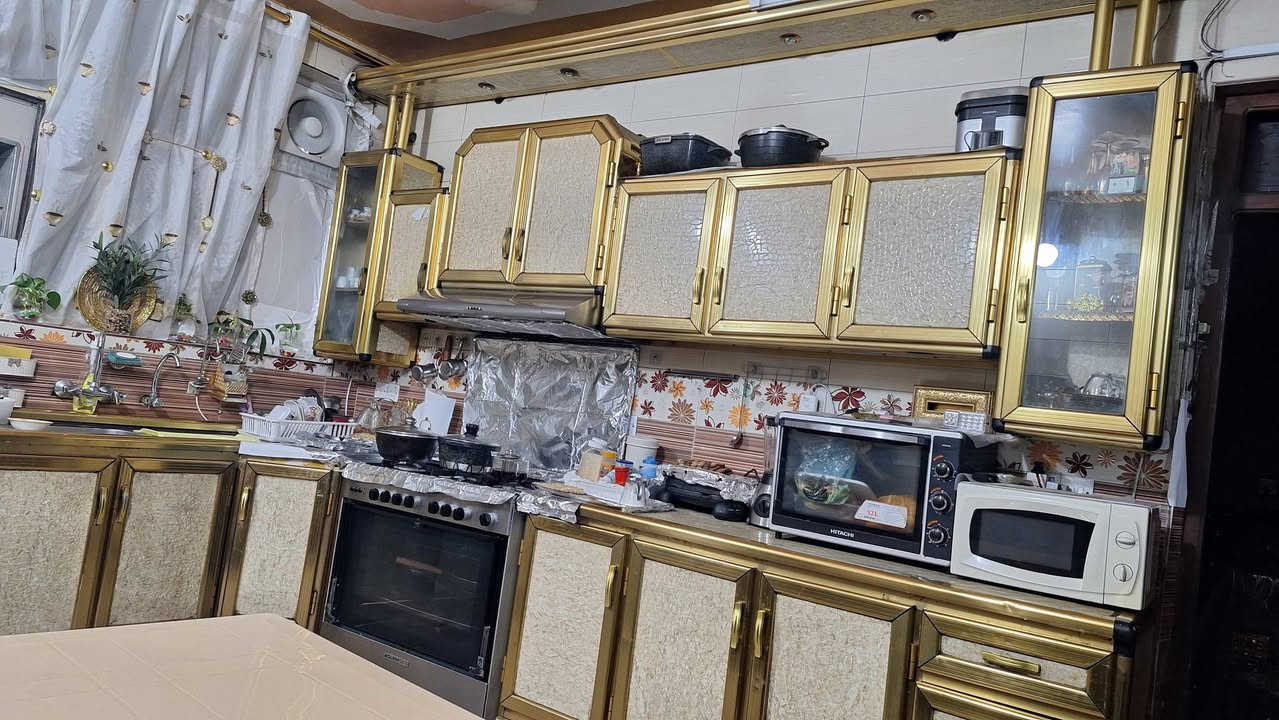 كاونتر للبيع بحالة جيدة
مع السنك ابو الحوضين 
السعر ٣٥٠ الف وبيه مجال 
هاتف ***********
