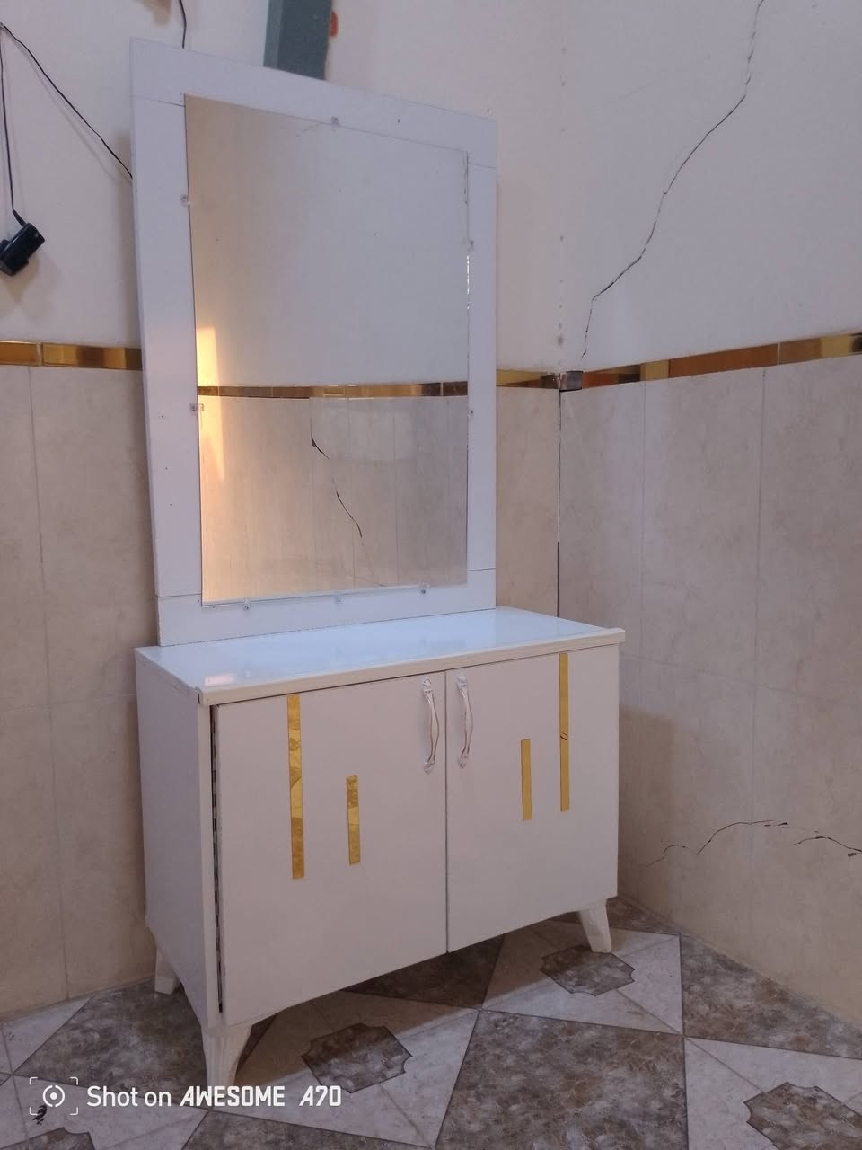 ميزتواليت جديد سعر الواحد(٧٥ الف)***********
