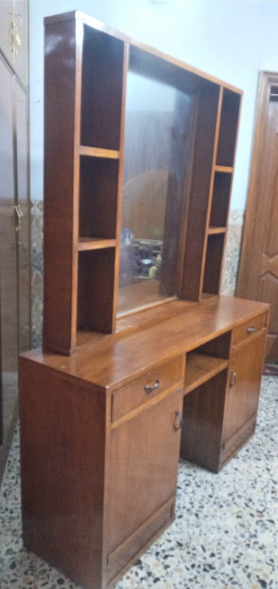 ميز تواليت صاج تزكام مستعمل ارتفاع 80 سم عرض متر و40 سم عمق 40 سم السعر 100 وبي مجال العنوان بغداد حي الإعلام سوق اميمه  حي الشباب نهايته الشارع فرع ماركت فريش موبايل عراقنا وتساب بي 
*********** 
***********
يوجد توصيل غير مجاني داخل بغداد فقط
