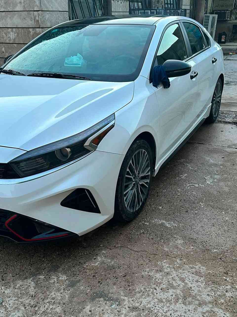 السلام عليكم.                                                                      كيا فورتي ٢٤  جيتي لين فول مواصفات ماشية ١٨ مكفولة من الصبغ والتكحيل والتبديل على وضع الشركة حادث موجود بالنشر                              المواصفات.                                                                      فتحة سقف.                                                                      كشن جلد + تبريد تدفئة كشن. كهرباء.                    تبريد قطعتين                                                                  محرك   ٢٠٠  دوش.                                                          باقي المواصفات معروفة مال الفول.                          رجاء  اقرأ المواصفات.                                                    الهاتف.   ***********.                                                  غير متواجد على الفيس

