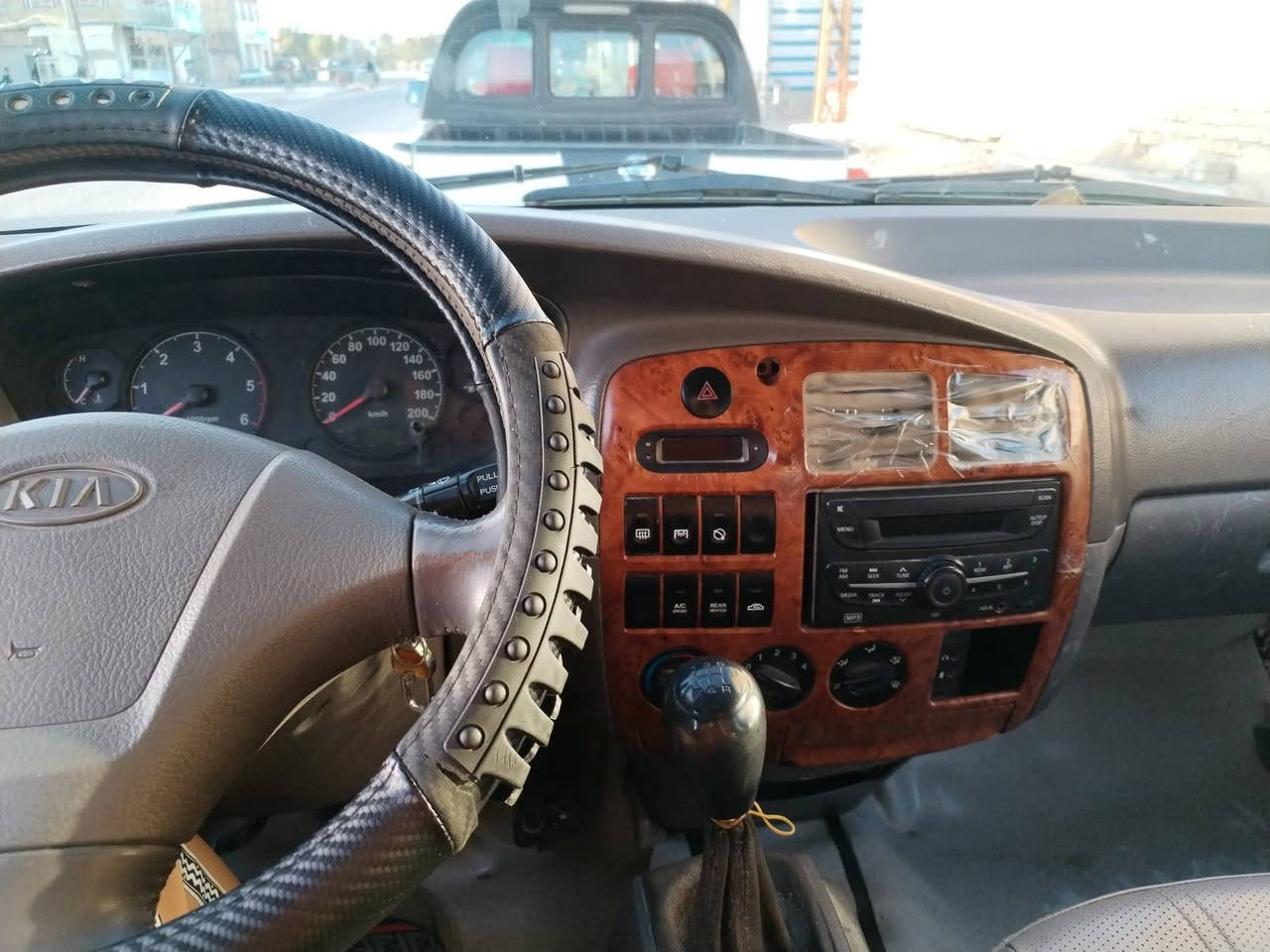 سلام عليكم منغوليه للبيع موديل ٢٠٠٥ بئسمي انكليزي نقصه بس مكينه  كايمه بيع مستعجل سعر٨٥ رقم *********** مكان نجف كوفه
