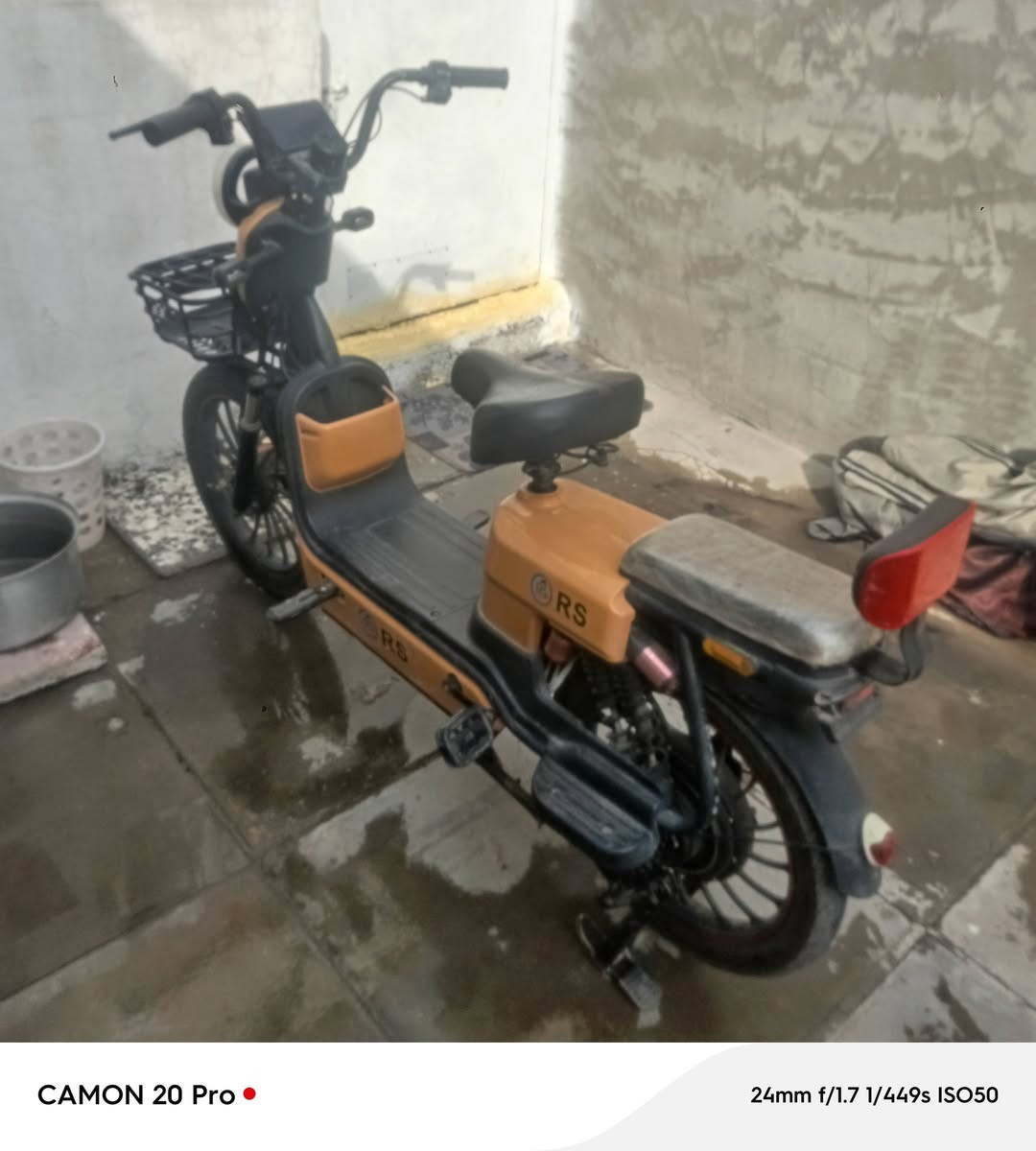 السلام عليكم دراجه شحن حجم 20 RS موديل 2025, كلها شغاله بطاريات جديد جدا بسعر 350وبي مجال اذا شراي , درجه شحن حجم 14، بدون بطاريات ابيع هل موجود بسعر 60الف قفل عنواني زعفرانيه شارع معهد رقم الهاتف ***********,. باسكل اصلي رياضي ياباني مال سباق بسعر 60, الف قفل
