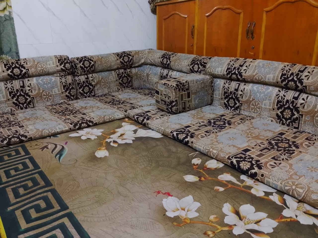 جلسه 6دواشك مستعمله نضافه 85% سعره 120 العنوان كربلاء مقابل مستشفى الكفيل موجود خاض الرقم ***********
