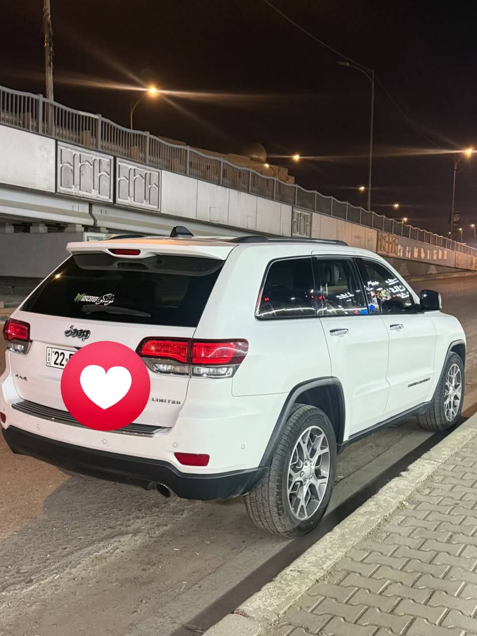 السلام عليكم جيب فول مواصفات 1/1 Limited للبيع رقم اربيل او مراوس  دورنكو عنوان بغداد  ***********-
🔹 الموديل: 2017
🔹 الوارد: خليجي – وكالة
🔹 المحرك: 3.6 لتر V6 بنزين
🔹 القوة: حوالي 295 حصان
🔹 ناقل الحركة: أوتوماتيك 8 سرعات
🔹 الدفع: رباعي 4×4
🔹 الممشى: 130 كم متر 
🔹 اللون الخارجي: ابيض ❤️
🔹 الداخلية: اسود  – جلد فاخر 🤎
🔹 عدد المقاعد: 5 ركاب

✨ المواصفات والتجهيزات:

• فتحة سقف 
• مقاعد جلد فاخر
• مقاعد أمامية كهربائية
• ذاكرة لمقعد السائق
• تدفئة وتبريد للمقاعد الأمامية
• تدفئة للمقاعد الخلفية
• مقود جلد فاخر مع تحكم كهربائي
• مقود متعدد الوظائف
• شاشة لمس كبيرة لنظام الترفيه والملاحة
• نظام ملاحة GPS
• ربط Apple CarPlay وAndroid Auto
• بلوتوث ومداخل USB وAUX
• نظام صوتي فاخر من Harman Kardon
• شاشات ومعلومات متعددة للسائق
• تشغيل بصمة أو تشغيل ذكي حسب التجهيز
• دخول ذكي بدون مفتاح
• تشغيل عن بُعد
• تكييف أوتوماتيك ثنائي أو ثلاثي المناطق
• فتحات تكييف للمقاعد الخلفية
• كاميرا خلفية
• حساسات أمامية وخلفية
• رادار أمامي
• رادارات جانبية وخلفية
• نظام مراقبة النقطة العمياء
• نظام تحذير مغادرة المسار
• نظام تحذير من الاصطدام الأمامي
• نظام فرملة طوارئ أوتوماتيكية
• مثبت سرعة متكيف
• نظام مراقبة حركة المرور الخلفية
• حساسات مطر وإضاءة
• مرايا جانبية مع تسخين
• إضاءة LED أو زينون حسب التجهيز
• إضاءة نهارية LED
• مصابيح ضباب
• جنوط ألمنيوم أصلية
• جكات كهربائية للباب الخلفي
• باب خلفي كهربائي
• نظام دفع رباعي 4×4
• أنظمة قيادة متعددة حسب نوع الطريق
• نظام التحكم بالنزول من المنحدرات
• نظام التحكم بالثبات الإلكتروني
• نظام مانع انزلاق
• نظام مراقبة ضغط الإطارات
• فرامل مانعة للانغلاق ABS
• توزيع إلكتروني لقوة الفرامل
• وسائد هوائية أمامية وجانبية وستائرية
• مثبت سرعة
• قفل مركزي
• نوافذ كهربائية
• نظام إنذار ضد السرقة
• حساسات ركن أمامية وخلفية
• مساحة داخلية واسعة ومريحة
• صندوق خلفي واسع
• إطارات بحالة جيدة انتاج نهايه 2025

📌 السيارة، فئة Limited-X، ونظيفة وجاهزة للاستخدام.

💰 السعر: 270 وقابل التفاوض 
📍 المكان: بغداد
