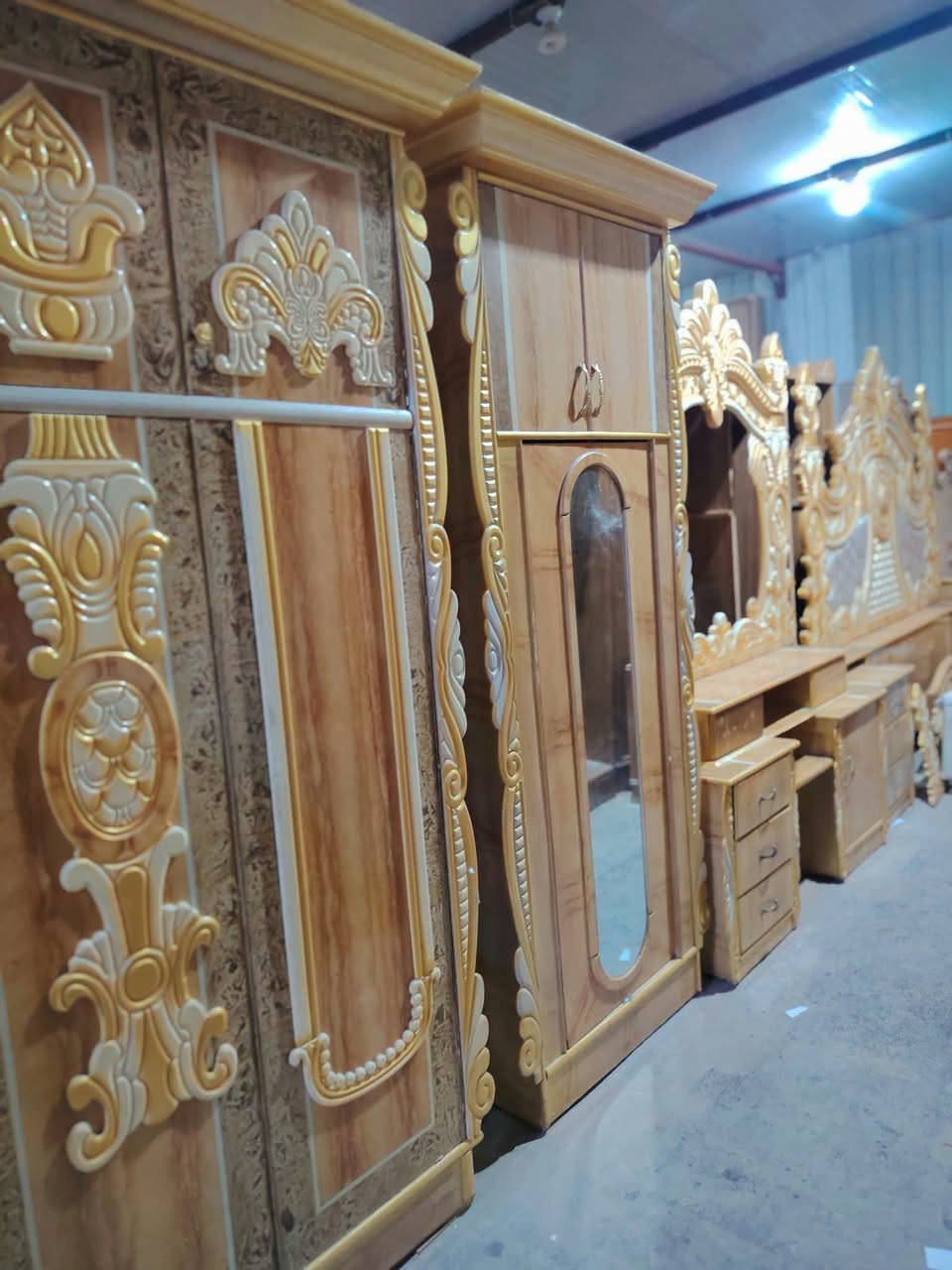 يالله
_غرفه نوم ام السته سوكي
_نضافه 95بل ميه
_السعر 650
_العنوان النجف حولي مقابل شارع عشرين
_*********** يالله

