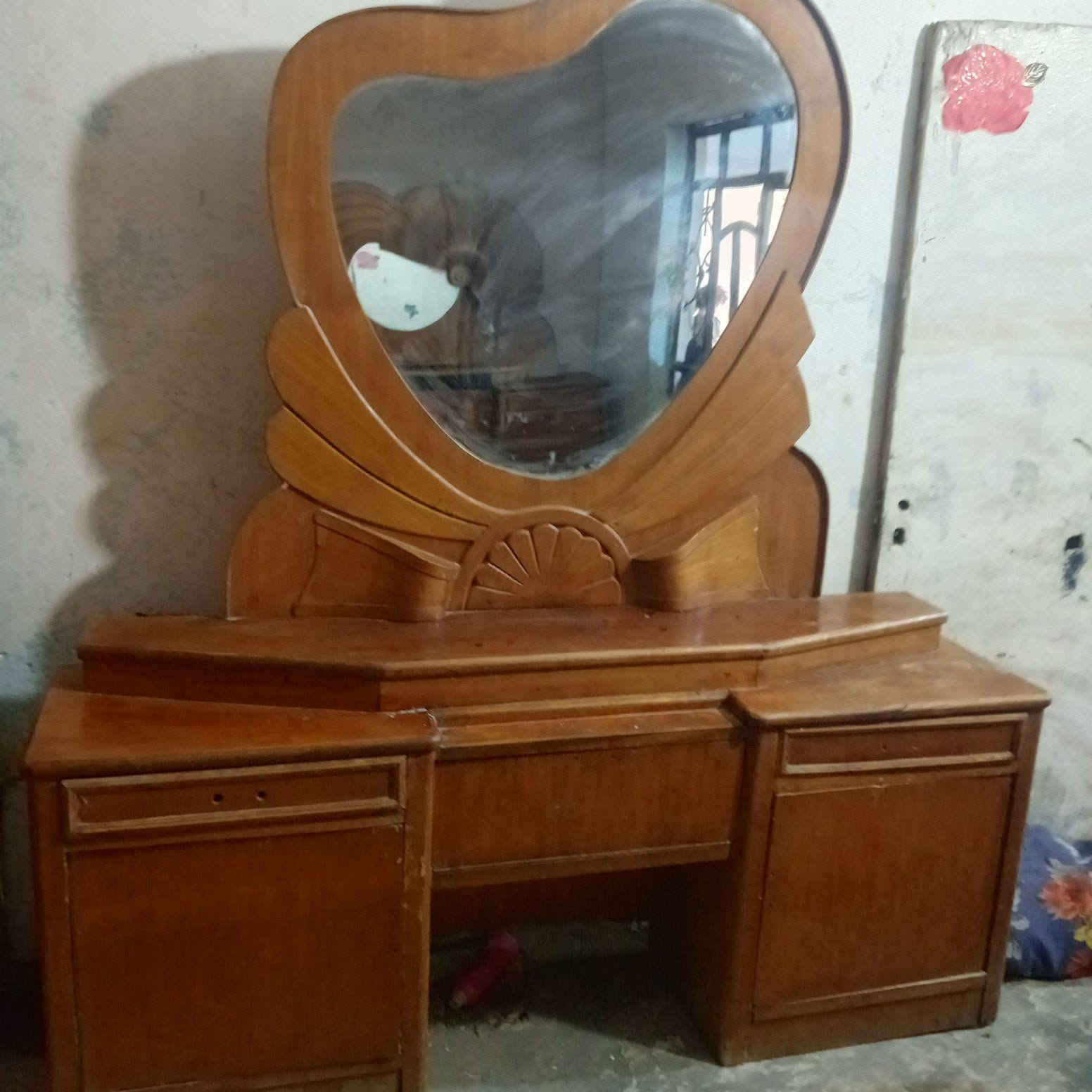 سلام عليكم تخت وراس جربايه وميز ابو مرايه عوزهن شغل صبغ سعرهن 40 مكان الاسكان ***********
