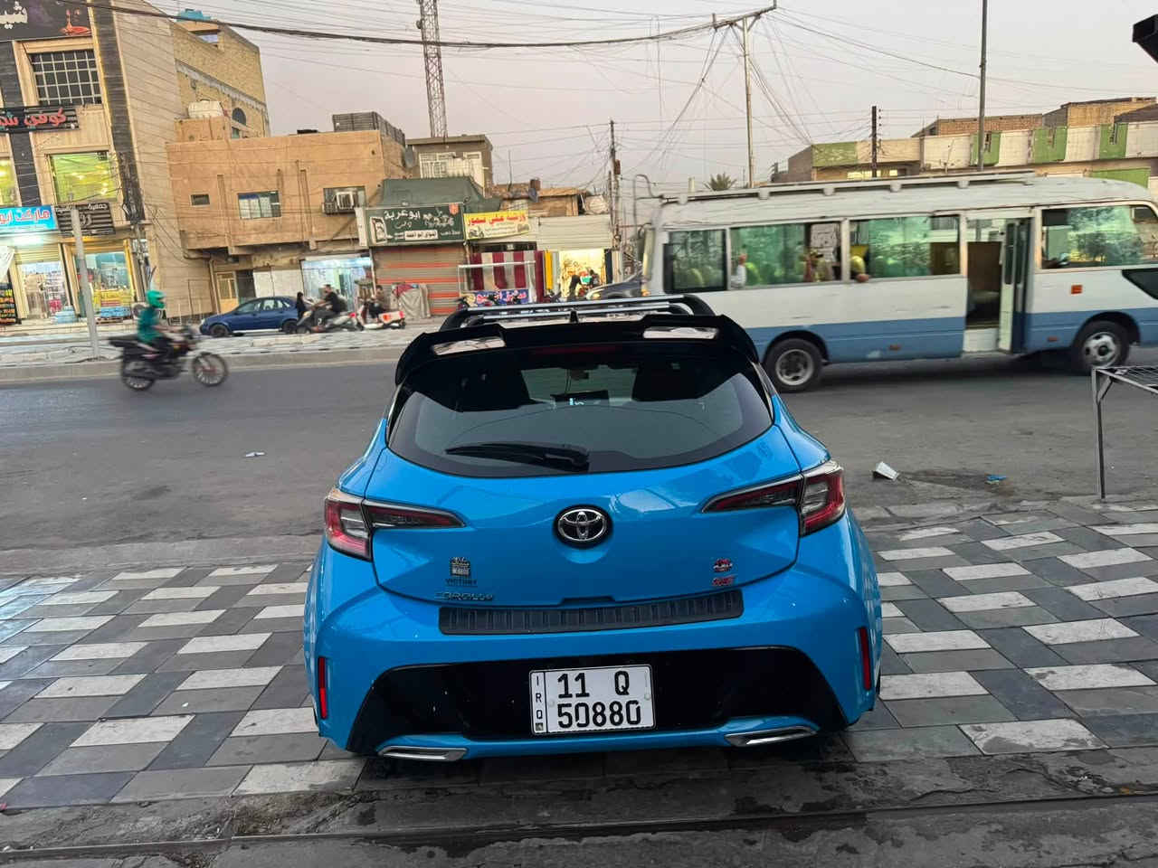 كورلا هاشباك 2022 تو كلر يعني لونين

دثها حلو البنيد مبدل اصلي نفس اللون والجاملغ جهة السايق راجع بارد نفسه بدون دواخل ضمان 
مواصفاتها se  
بصمة تشغيل 
هاندبريك كهربائي
تحكمات ستيرن 
شاشا كار بلي 
تاير و ويل 18
رقم بغداد باسمي
محرك 2000
نضام سبوت وايكو 
كير اوتوماتيك 
السعر 140 ورقة 
للاستفسار ***********
