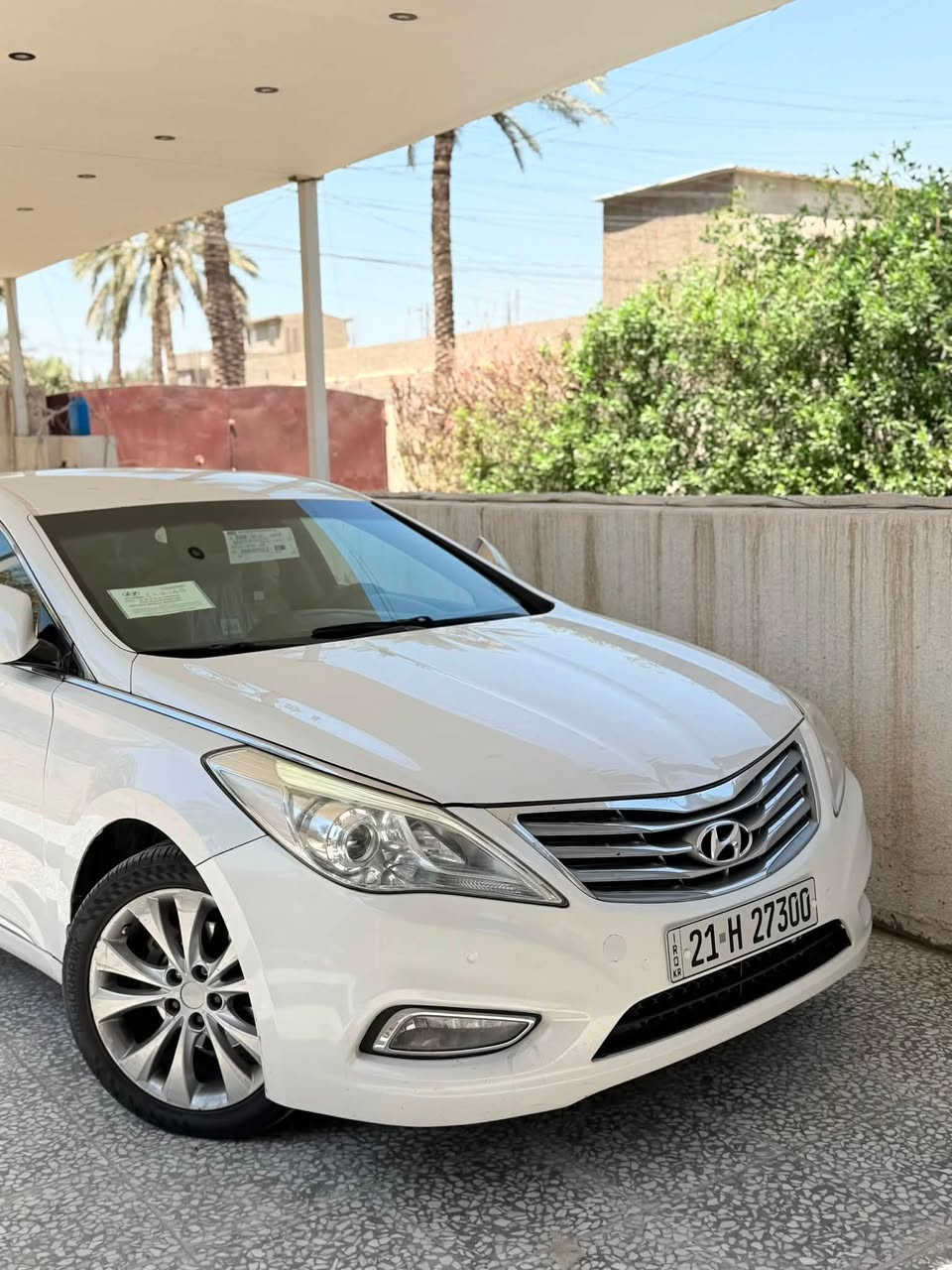 السلام عليكم
ازيرا ٢٠١٥ خليجي مكينة ستة سلندر
السيارة جديدة مابيها  حادث ولا ضربة نص قطعةبيها  صبغ باب خلفي نصة و ٣ اماكن بارد بسيط السيارة جديدة مابيها اي نقص 
رقم سليمانية الجديد هزة سنوية جديد تريد تحويل وكالة حاظر 
مواصفاتها 
مكينة ٦ سلندر 
داخل لونين بيجي واسود 
تبريد قطعتين 
سيدي جنجر ٦ أقراص  
بردة خلفية كهرباء 
بردات جانبية 
مري شفط + نضام ترحيب 
لايت لد عدسة  + بك لايت لد 
تدفئة كشنات
حساس امامي خلفي  
باقي المواصفات معروفة 
سعرها ١١٣ وبيها مجال بسيط 
مكاني بغداد 
*********** هيثم
