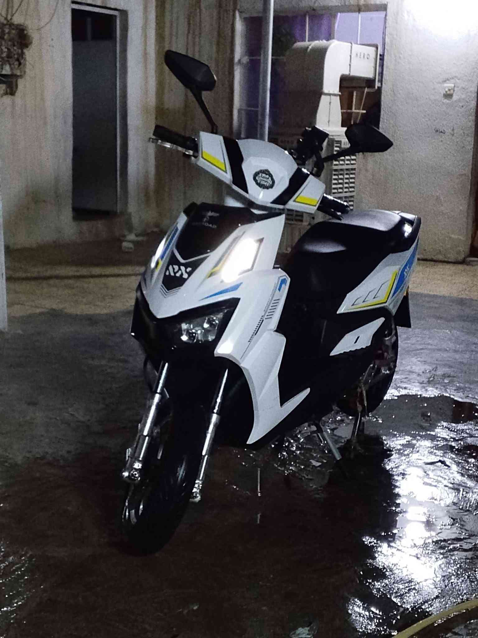 السلام عليكم
دراجة كهربائية للبيع🛵

♦️شركة بغداد 

♦️النوع RX

♦️السرعة الحقيقية 60

♦️نضام الR الرجوع الى الخلف

♦️نسبة النظافة 70%

♦️مري كاربون فايبر

♦️الملف 3000W

♦️A36

♦️72V

♦️6بطارية

♦️شيال رياضي

📍 ملاحظة الدراجة مبدل سكليتر و عمبار بريك جدد

و الإشارة بية خلل متشتغل و الجاملخ نقص

تجي وتشوف الدراجة مثل ما ذكرت النضافة70%

💰🤑السعر........600الف وبيها مجال

العنوان 📍 بغداد الزعفرانية 

رقم الهاتف 📞***********

ليريد يتصل ممتواجد على الانترنت
