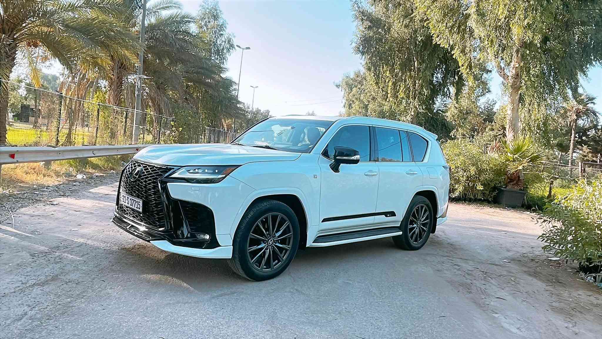 سلام عليكم
Lexus lx 600
F sport 
2023 
سيارة ساز داخل الظمان مغلفه ppf

 رقم بغداد  باسمي 

سياره فول مواصفات معروفه 

تجي بيبان شفط داتا شو  3 شاشات 

كامرات محيطيه سقف شامو 

سياره ماشيه 57 الف 
السعر 

108 الف  يعني 10 شدات و 80 ورقه 

***********
