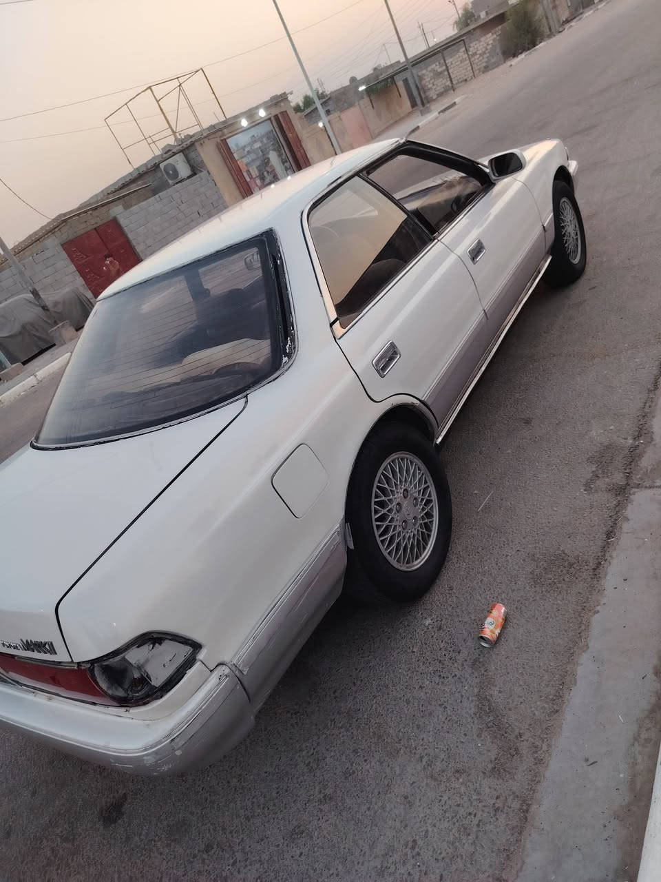 على بركة الله سيارة مارك عضم  للبيع موديل 1991 سيارة مكفوله كص ونغل السيارة جاهزة راعيها بل بصره ويريد تحويل عوزها گير  بيها تأخيره بل نمر ابيعك گير گايم وحلوه السيارة مابيها اخياس احله من الصوره السعر 33 وبيها مجال قليل الرقم ***********
