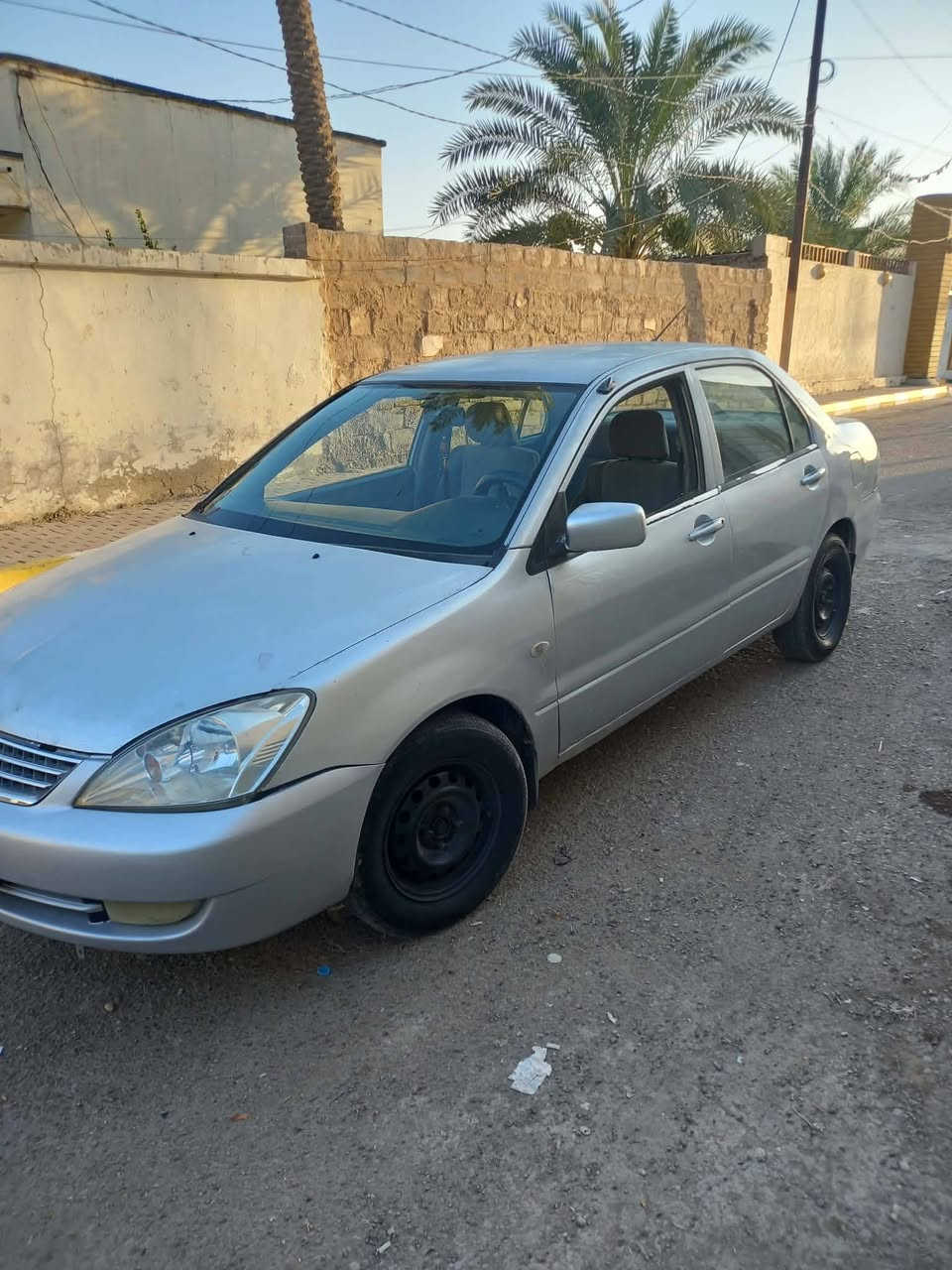 السلام عليكم
مكلف مكلف بالنشر ✋
لانسر 2005 للبيع بسعر مناسب 55$ وبيها مجال  ! !!رقم بغداد وصاحبها موجود 
عنوانها سامراء للاستفسار أكثر اتصل ع رقم
***********
