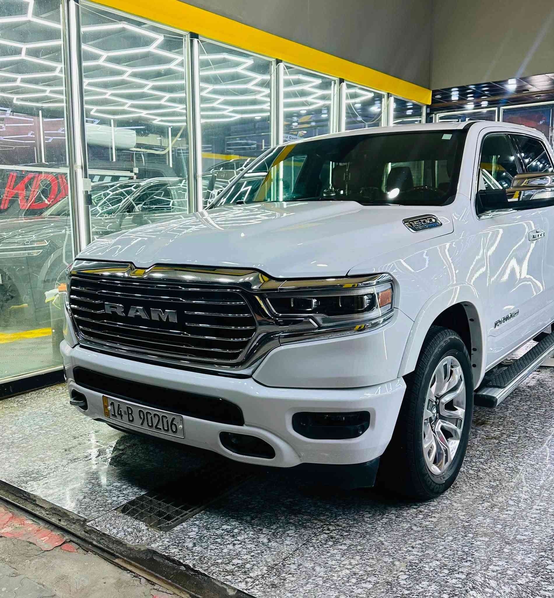 رام 1500 لمتد لونك هورن (وارد امريكي)
موديل 2022
محرك V8 5.7L HIMI
العداد: 129000KM
البدي مكفول من الصبغ ماعدا مقدمه البنيد.

المواصفات :
* دفع رباعيx4. 
* رادار تفاعلي مع مانع تصادم. 
* نقطة عمياء. 
* تحذير الخروج عن المسار.
كامره خلفيه.
* لوحة القیادة دیجیتال.
* شاشة عرض لوحة القيادة على الزجاج الأمامي. 
* لمسات داخليه من الخشب.).
* دوسات جانبية.
* المصابيح الأمامية زنون.
* كشافات الضباب زنون. 
* المصابيح الأمامية والمصابيح الخلفية LED. 
* دخول ذكي (بصمة). 
* تشغيل عن بعد.
* مقاعد من الجلد الفاخر. 
* المقاعد كهربائية مع ميموري.
* المقاعد الأمامية تبريد وتدفئة. 
* المقاعد الخلفية تبريد وتدفئة. 
* شاشة كبيرة.
* نظام ملاحة نفكيشن GPS.
حساسات امامية وخلفية..
* مانع تصادم امامي. 
* مكيف خلفي.
*محدد سرعة.
* ويل كروم قياس 20 انج.
* نظام اطفاء وتشغيل اوتماتيكي.
* مرايا كهربائية جانبية من الكروم قابلة للطي كهربائيا.
* شاحن موبايل لاسلكي (واير ليس).
* الشباك الخلفي كهربائي. 
* باب الصندوق كهربائي.
* امكانية تعديل ارتفاع دواسات البنزين والبريك.
* هاند بريك كهربائي.
* حساسات امامية. 
* حساسات خلفية. 
* مرايا مع خاصية التعتيم الذاتي. 
* مساحات تخزين إضافية تحت المقاعد
گفر للبدي
حادثها فقط مشط ستيرن وتم تبديله وبارد بالجاملغ ومقدمه البنيد بارد وصبغ قليل تكدر تحصل صور الحادث من خلال رقم الشاصي.
السعر 320$ وبيها مجال.

التواصل مراسله علئ الواتساب فقط 
***********
