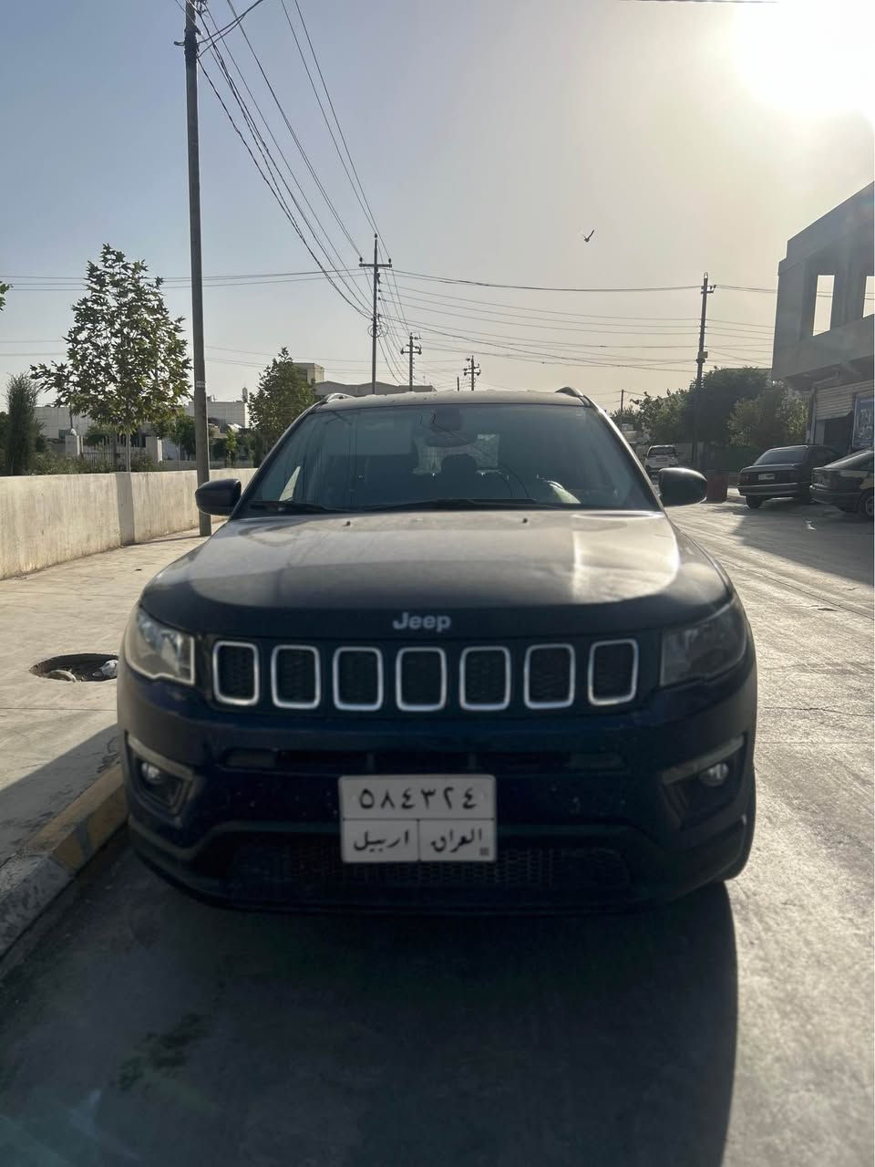 Jeep Compass 2018 latitude 

‎مواسەفات 
‎بەسمە
‎شەغال
‎دەبڵ ئەکسل 
‎دەرگا بەسمە 
‎برێک بەسمە 
‎ئۆتۆ ستارت ستۆپ 
‎تراکشن کۆنترۆڵ 
‎کامێرا 
‎بیلاد ناو رەش 
‎کوشن جلد 
‎تەحەکوماتی کامل سەر سوکان 
‎گێڕ تۆماتیک و عادی 
‎ئاوێنە هیتەر
چەندەها مواسەفاتی تر 

‎سەیارەکە دەعمی نیە
‎لەسەر شووخت چاملغی پێشەوەیو نیوەی دەرگای سایەق بۆیاغە  
ئێرباگی نەتەقیون 
‎سەیارەکە چوار تایەی لۆکی لە ژێرایە 
‎مەکینەی ٤ بستۆنی ٢.٤ ی مەرغوبە 
‎گێڕ و مەکینەی بە شەرت 
‎تەبرید و کارەباییات هەمووی بە شەرت 
‎تەقە و ڕەقەی نییە 
تەنها مەکینەی کراوەتەوە لەسەر بەنزینی خراپ بەس بە شەرت ئەیفرۆشم کە ئێستا مووشکیلەی نیە ٤ وەلفیمان گۆرین لە وەلفەکانی دابوون 

وەتس ئەپی لەسەرە
*********** رانية, السليمانية
