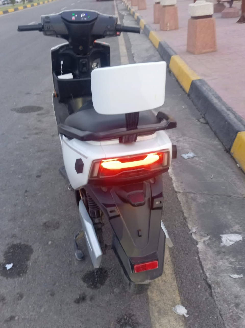 السلام عليكم اخوان عندي هاذا المطور شحن بطاريات شرط الفحص كهربيات كلو شغل السعر 360 بي مجل
