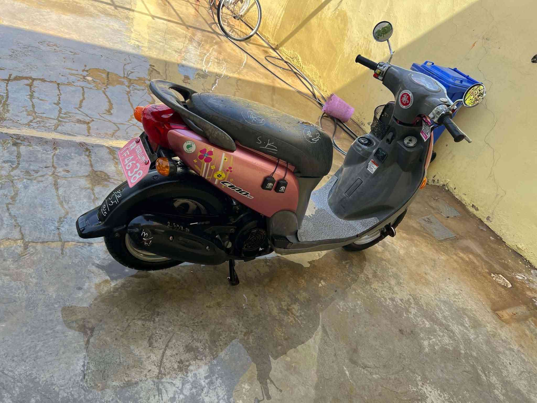 السلام عليكم فله بلادي كفاله عامه اي نقص ما بيه اضافه عليه 2 هورن بلادي وسيدان السعر / 950 وبيه مجال بسيط جدا  بعقوبه كاطون الرازي للاستفسار ***********
