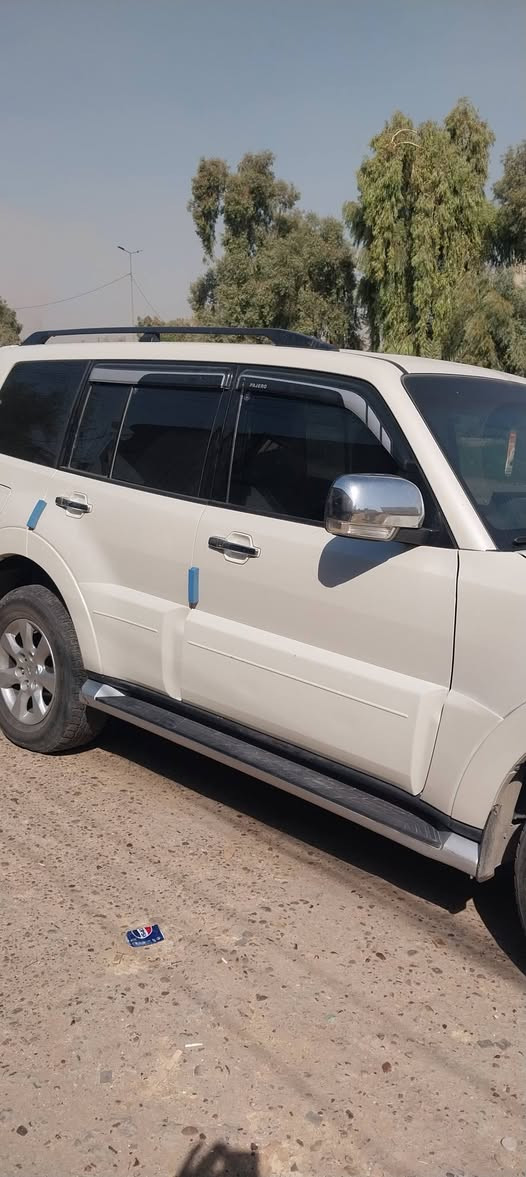 السلام عليكم 
باجيرو موديل ١٨ خليجي 
مكينة ٦ سلندر 
كفالة عامة عدى شبر بالجاملغ الأمامي عكس السايق 
بيهه كتاب تضليل 
رقم سليمانية شرط التحويل 
مكاني بغداد الدورة 
السعر  187 بيهه مجال بسيط 
هاتف ***********
