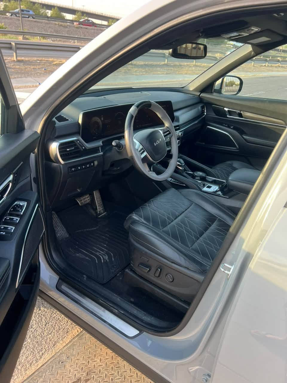 ‎كيا تيلورايد فول الفول  / اكس لاين (2024)🤍🔥
الفئة: PRESTIGE X-LINE
🚘 وارد امريكي
سياره كفاله عامه من صبغ بارد تبديل 
حادثه نسبه غرق وشغاله من امريكا 
نسبه 20 بل ميه 
 فول مواصفات 1/1 (أعلى مواصفات 
🏁عداد المسافه 14mi
✨ فتحتين سقف بانوراما 
كامرات محيطيه فول كامرات 
🪞 مرايا شفط🔁 مرايا إشارات
🔥❄️ كشنات أمامية تدفئة وتبريد
🔥❄️ كشنات خلفية تدفئة وتبريد
👑 كشنات منفصلة VIP
🚀 تشغيل عن بعد
📡 رادار أمامي
📡 رادار جانبي
💡 لايتات LED زنون
🌤️ لايتات نهارية LED
📟 حساسات أمامية وخلفية
🎛️ هزاز ستيرن
🖥️ داتا شو أمامي (HUD)
💆‍♂️ مساج كشن السايق
🌈 إضاءة داخلية ليزرية
🎥 كاميرات 360 درجة
👁️‍🗨️ نظام النقطة العمياء
🛣️ تحذير مغادرة المسار
🧠 مثبت سرعة متكيف
🛑 مانع تصادم
🧳 باب خلفي كهرباء
💺 ميموري كشنات
🔊 نظام صوتي فاخر
       
السعر295$ وبيه مجال 
مكان السياره بغداد حي الجامعه 
☎️ ***********
