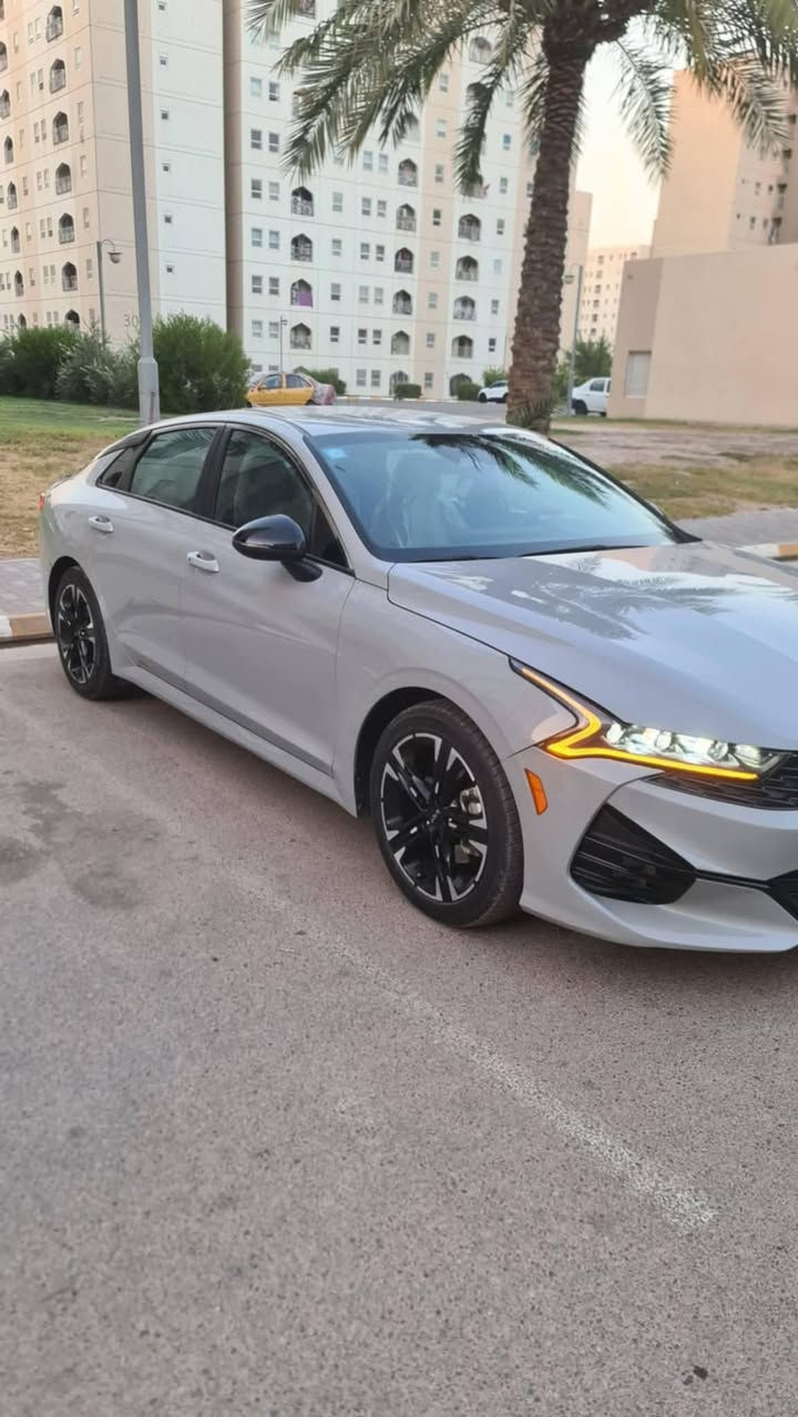 KIA K5  موديل 2023
وارد أمريكي 🇺🇸
اللون: سمنتي ✨

📌 الحالة:

حادث قطعة وحدة فقط قبق جنطة تبديل مع تعديل مكان بك لايت ضرر سطحي صور الحادث مع المنشور 

الممشى: 25 ألف

📌 المواصفات (فل كامل عدا الفتحة ):

بصمة + تشغيل عن بعد 🔘

شحن لاسلكي 📱

أوتو هولد + هاند بريك إلكتروني

قيادة ذاتية على الخطوط السريعة 🚘

مثبت سرعة

رادارات (أمامي + جانبي + خطوط + نقطة عمياء)

أوتو بريك + مانع انزلاق + ABS

كاميرا دوارة  📷

شاشة كبيرة + نظام ملاحة + شاشة أعطال

بك لايت LED + مصابيح أمامية 3 عدسات (LED + زينون)

مصابيح خلفية وضباب LED

كشنات جلد اسود 🔥

مقعد سائق كهربائي

ستيرن حرف D + تحكم كامل

أنظمة قيادة (Eco / Sport / Smart / Normal)

بلوتوث + USB + AUX

Android Auto لاسلكي

📄 التفاصيل:

رقم معوقين واسط

وكالة عامة ومطلقة

🔁 بيع فقط بدون مراوس بسعر مناسب
 الاستفسار ***********

📍 - واسط كوت مركز محافظة 

السيارة نظيفة وضع الشركه والله يكتب الخير للجميع
