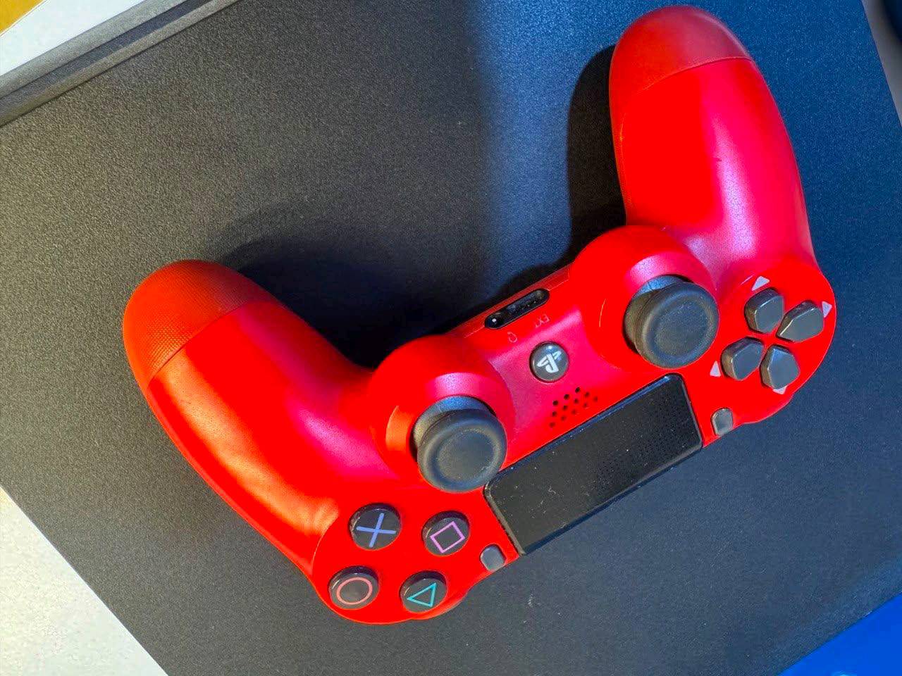 🎮 للبيع PS4 Slim 500GB + يدين هدية 🎁
للبيع جهاز PS4 Slim سعة 500GB بحالة جيدة جدًا، شغال بدون مشاكل.
📦 الكارتونة الأصلية موجودة
🎮 يدين هدية ويا الجهاز:
يد DualShock 4 حمراء
يد ثانية بتصميم Spider-Man
⚙️ الجهاز نظام 13.52 اونلاين ما مهكر
✅ الجهاز شغال ومجرب
📸 الصور للجهاز والملحقات الحقيقية
🎁 اليدين هدية ويا الجهاز