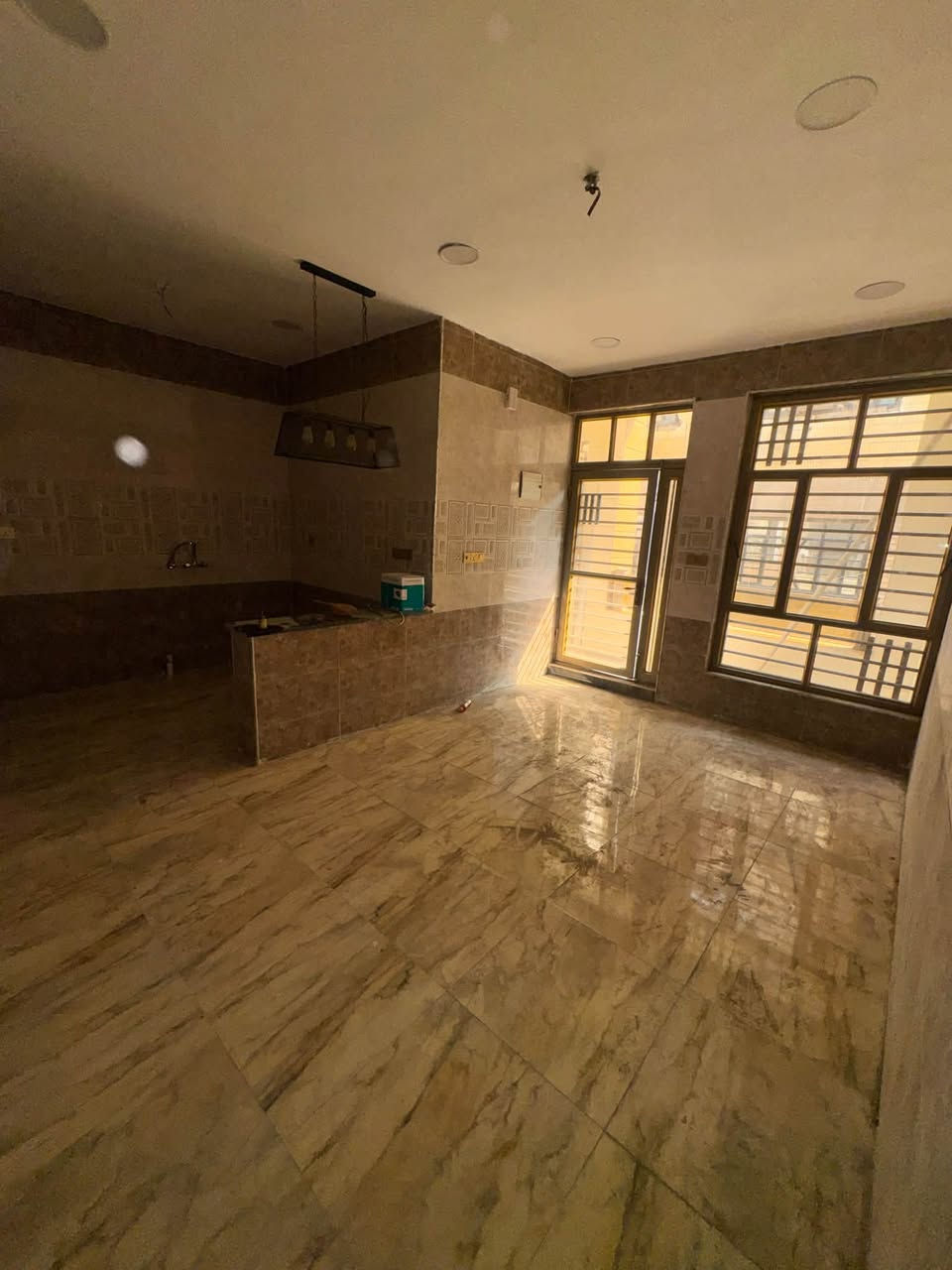 شقه ط1 • غرفتين • خلف جامع انيس
