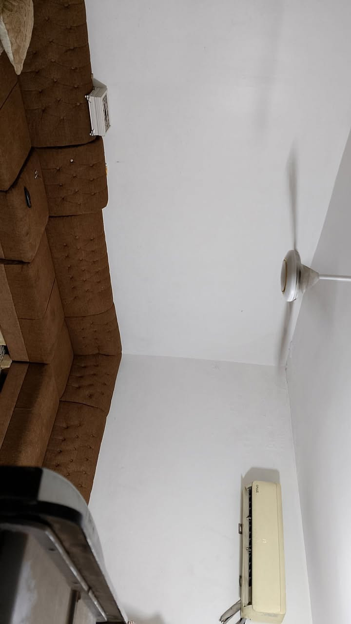 بيت للبيع لمساحه 100واجهه خمسه نزال عشرين طابو صرف لمكان لعبيدي شارع يوسف شريط السده ستقبال  وصاله وغرفه وحمام ومطبخ جوه فوك غرفه وحمام الاستفسار ***********
