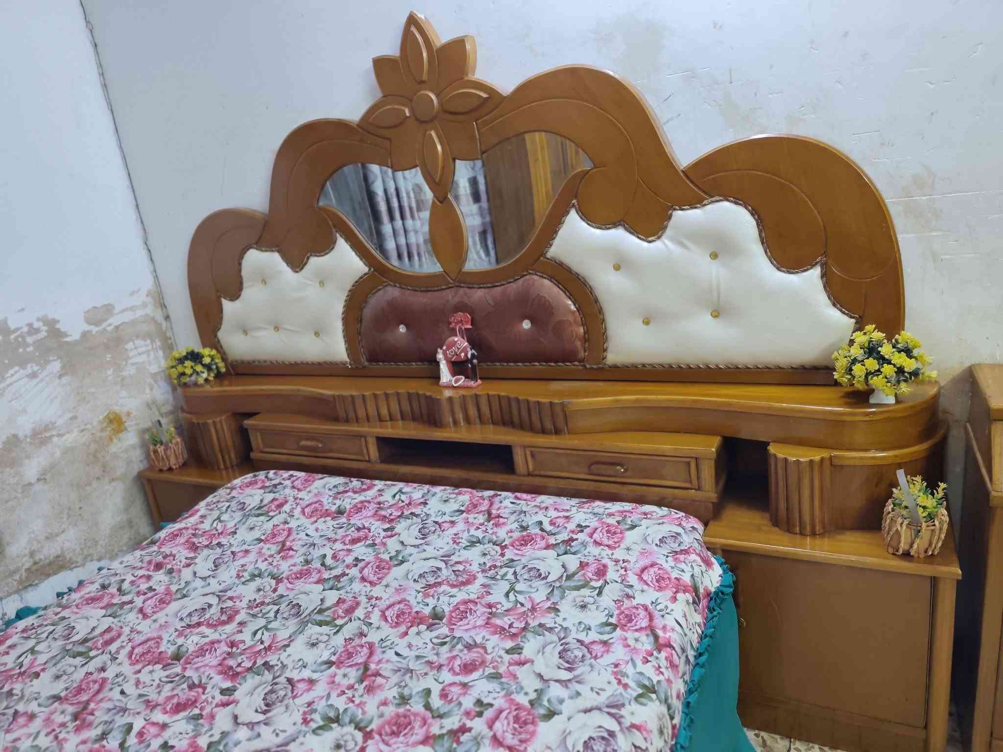 غرفة نوم للبيع تسكام صاج داخل وخارج مابيها اي ضرر مكاني حلة شارع 80 قرب مدينة ألعاب ارض بابل ***********
