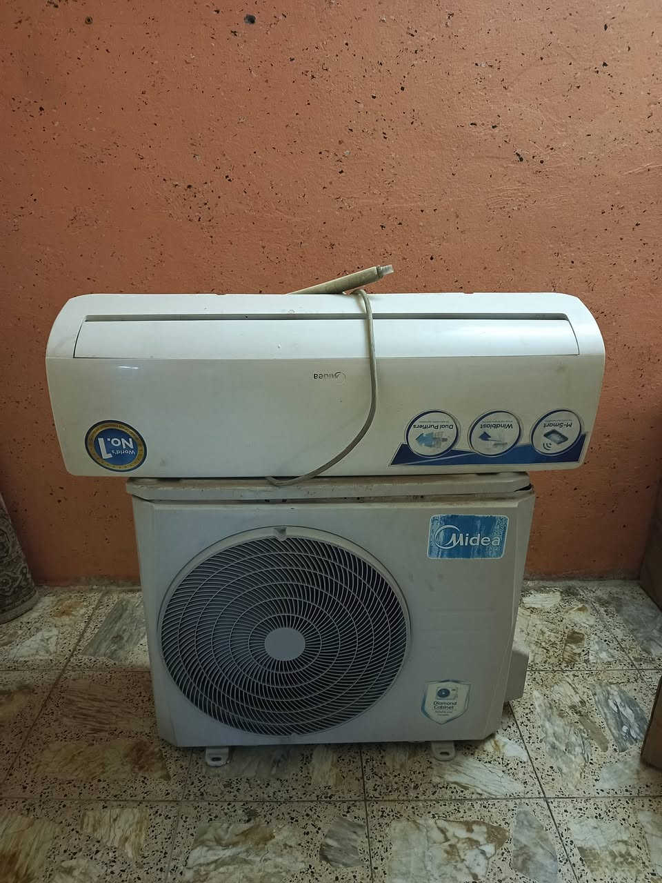سلام عليكم سبلت للبيع عوزه كمبريسر وغاز فقط سعره 250الف رقمي  ***********
